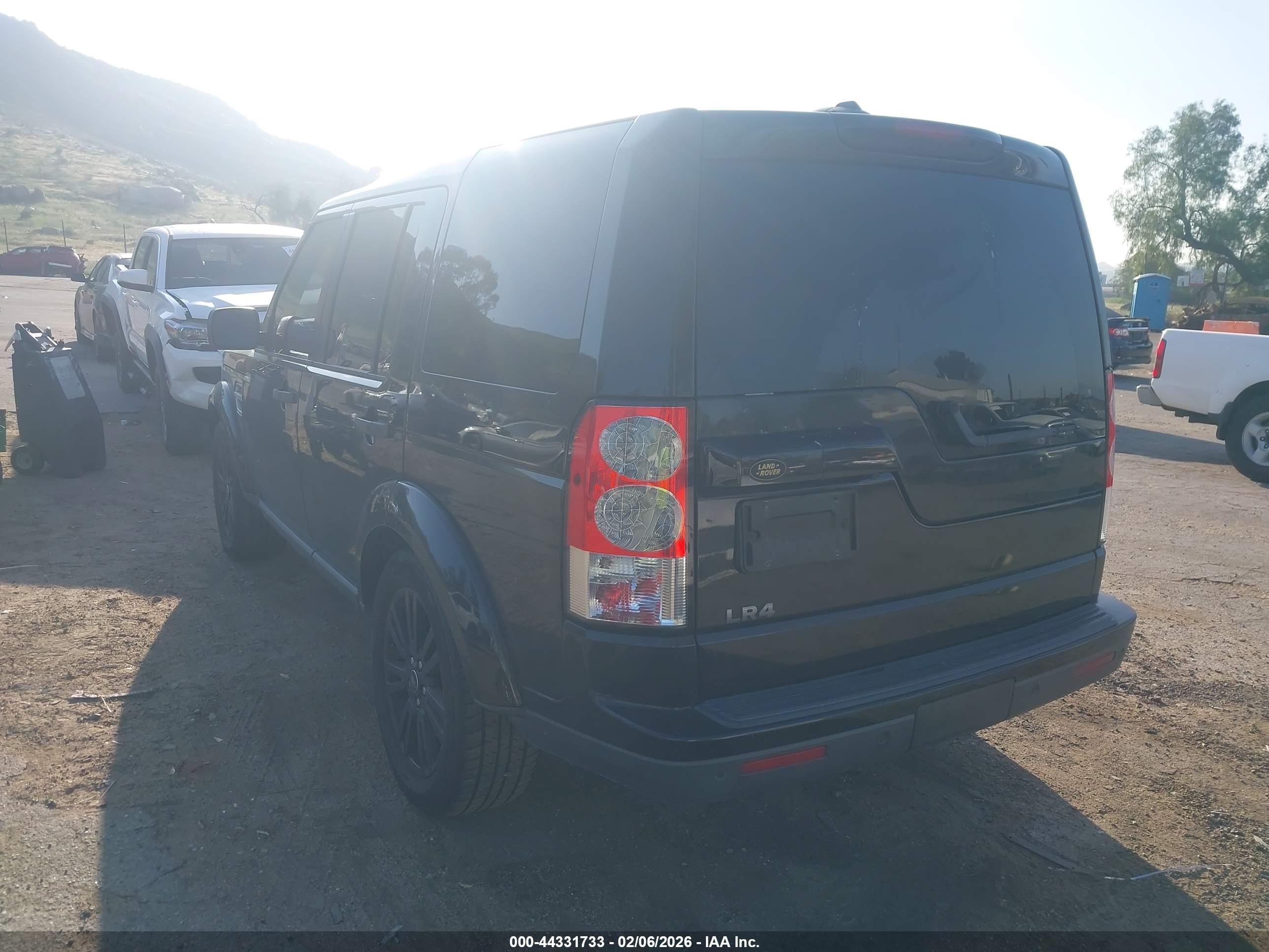 LAND ROVER image 3