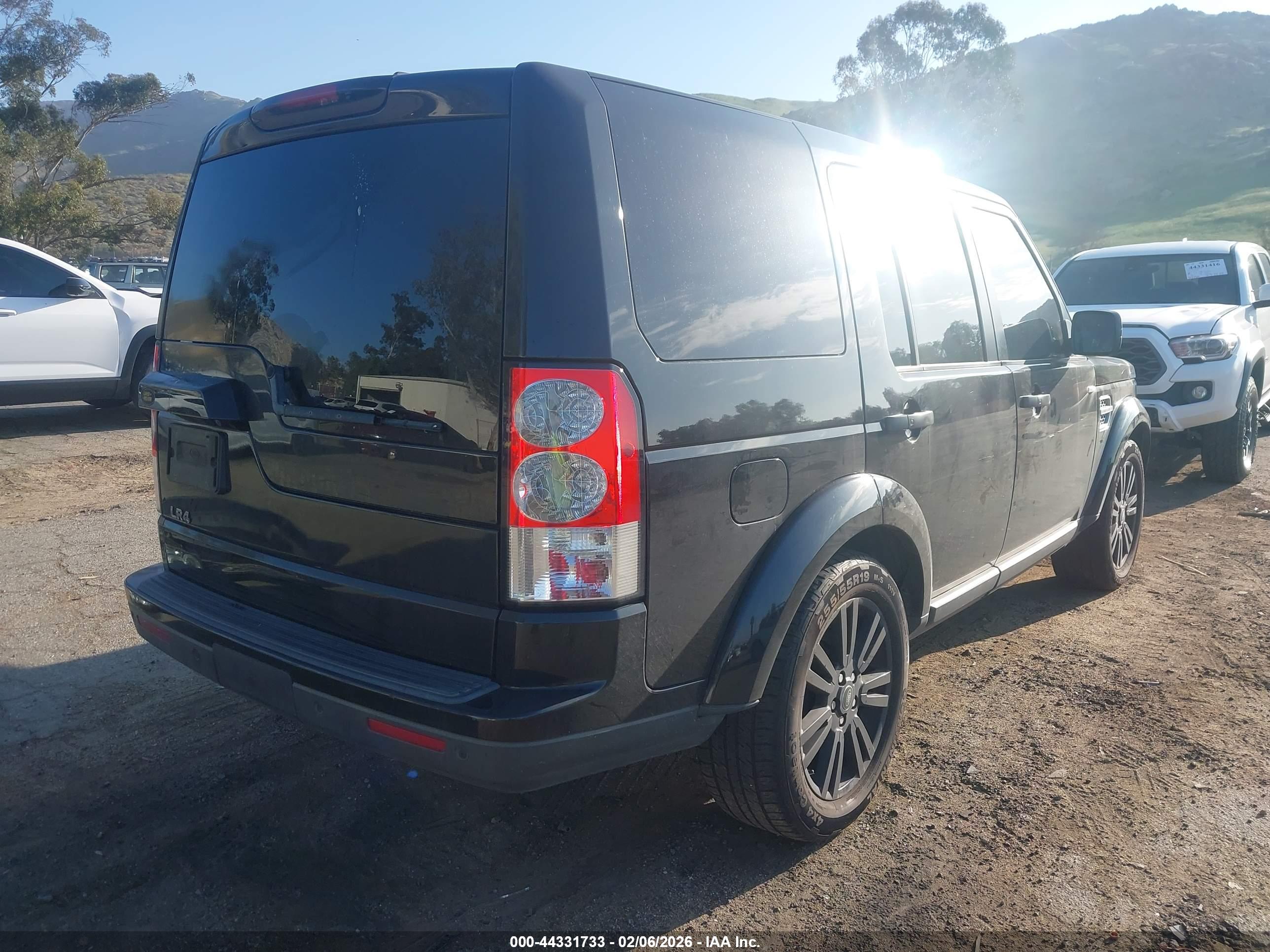 LAND ROVER image 4