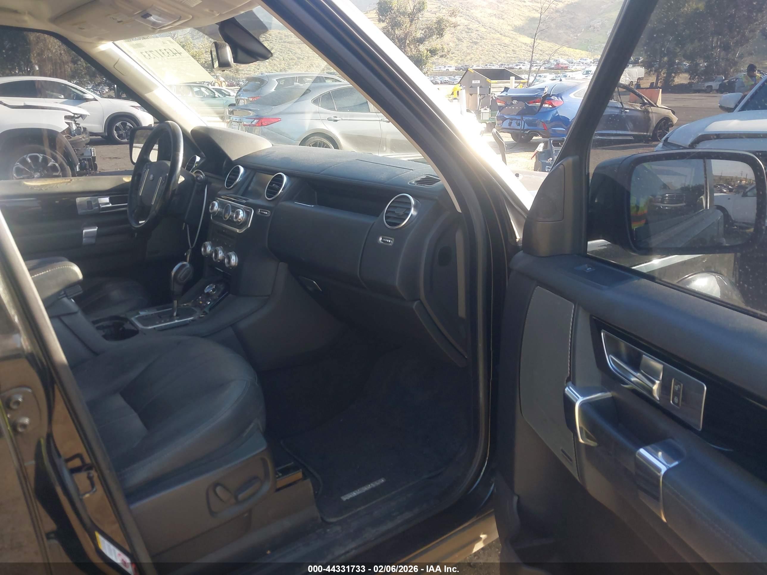 LAND ROVER image 5