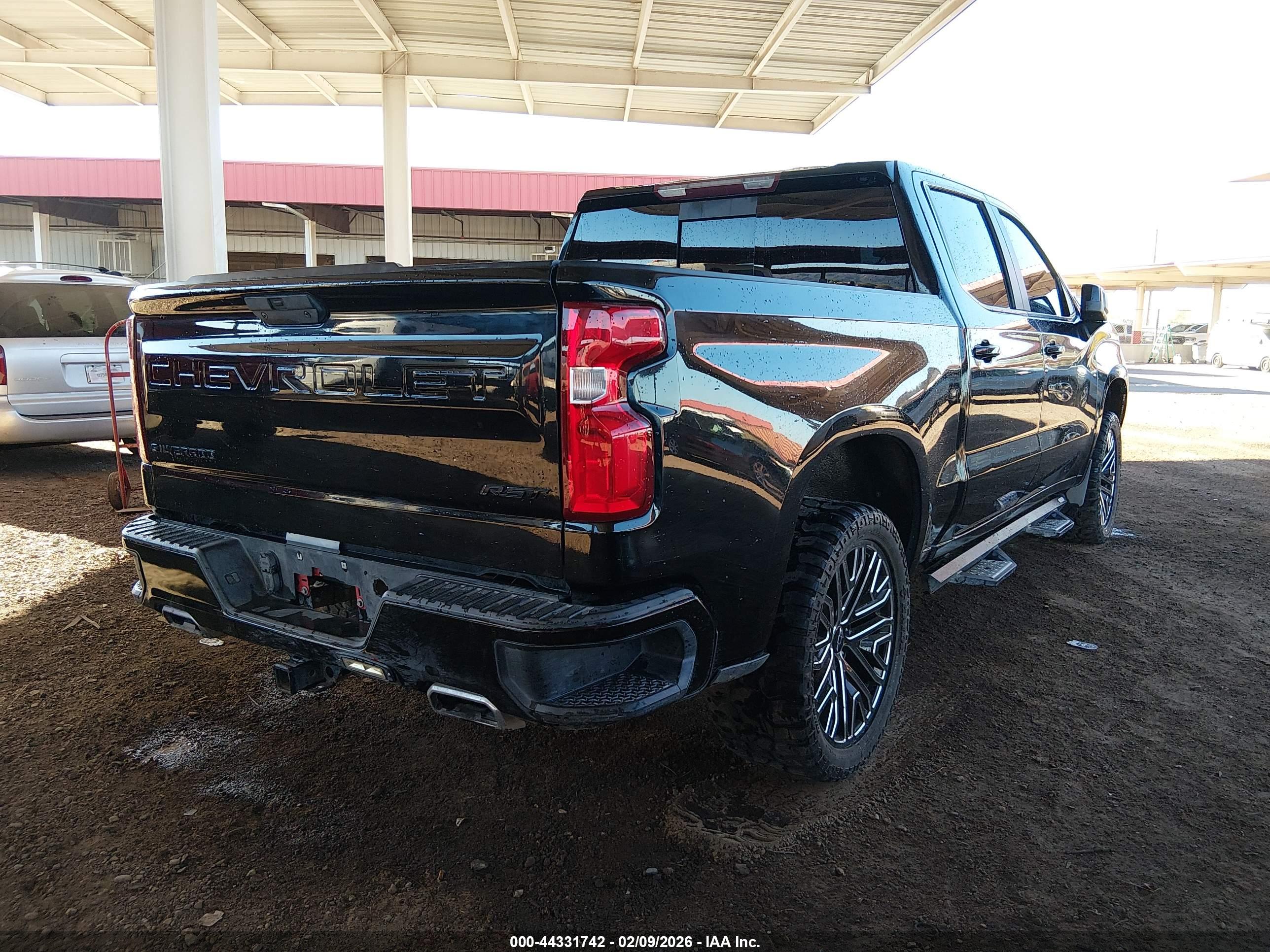 CHEVROLET SILVERADO image 4