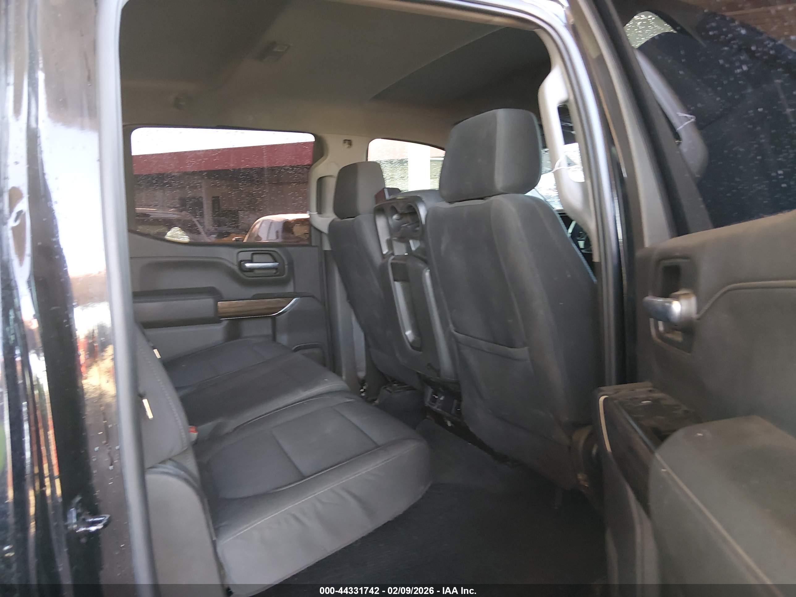 CHEVROLET SILVERADO image 8