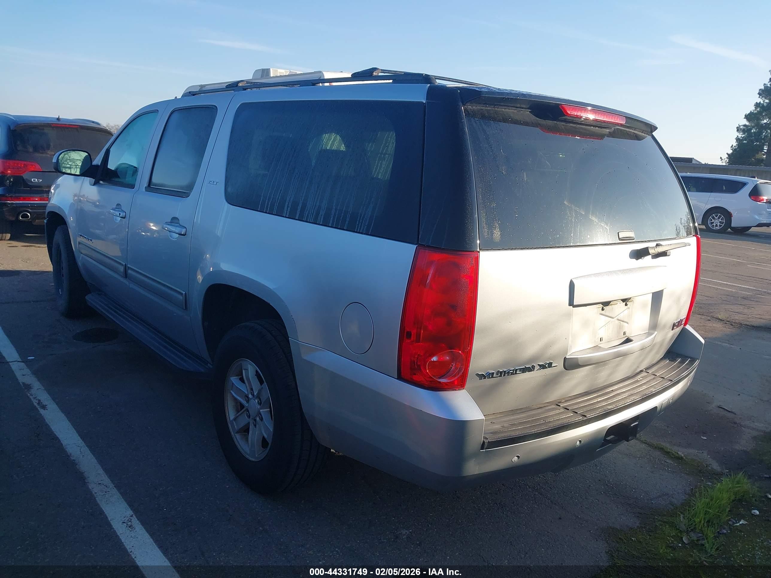 GMC YUKON image 3