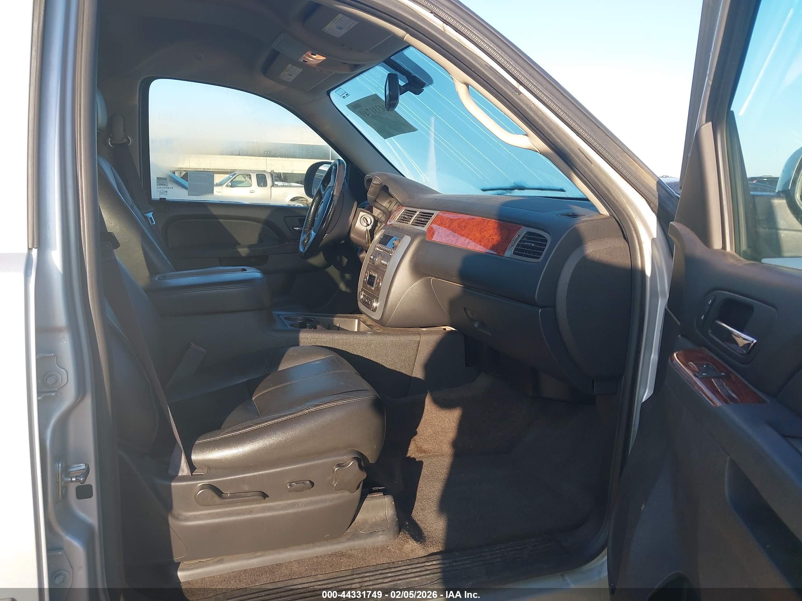 GMC YUKON image 5
