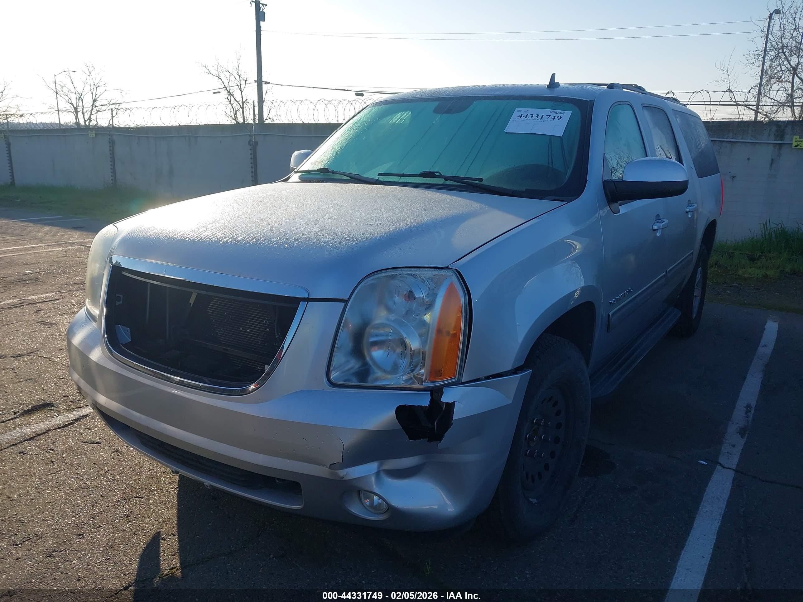 GMC YUKON image 6