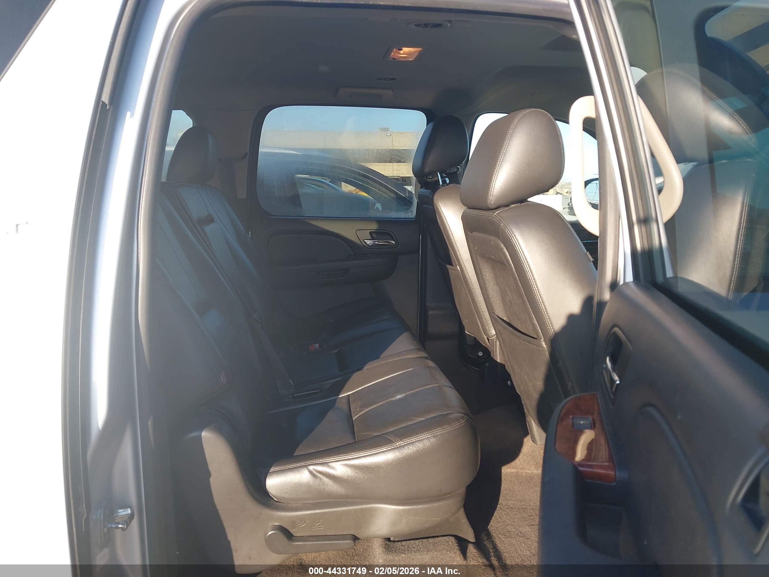 GMC YUKON image 8