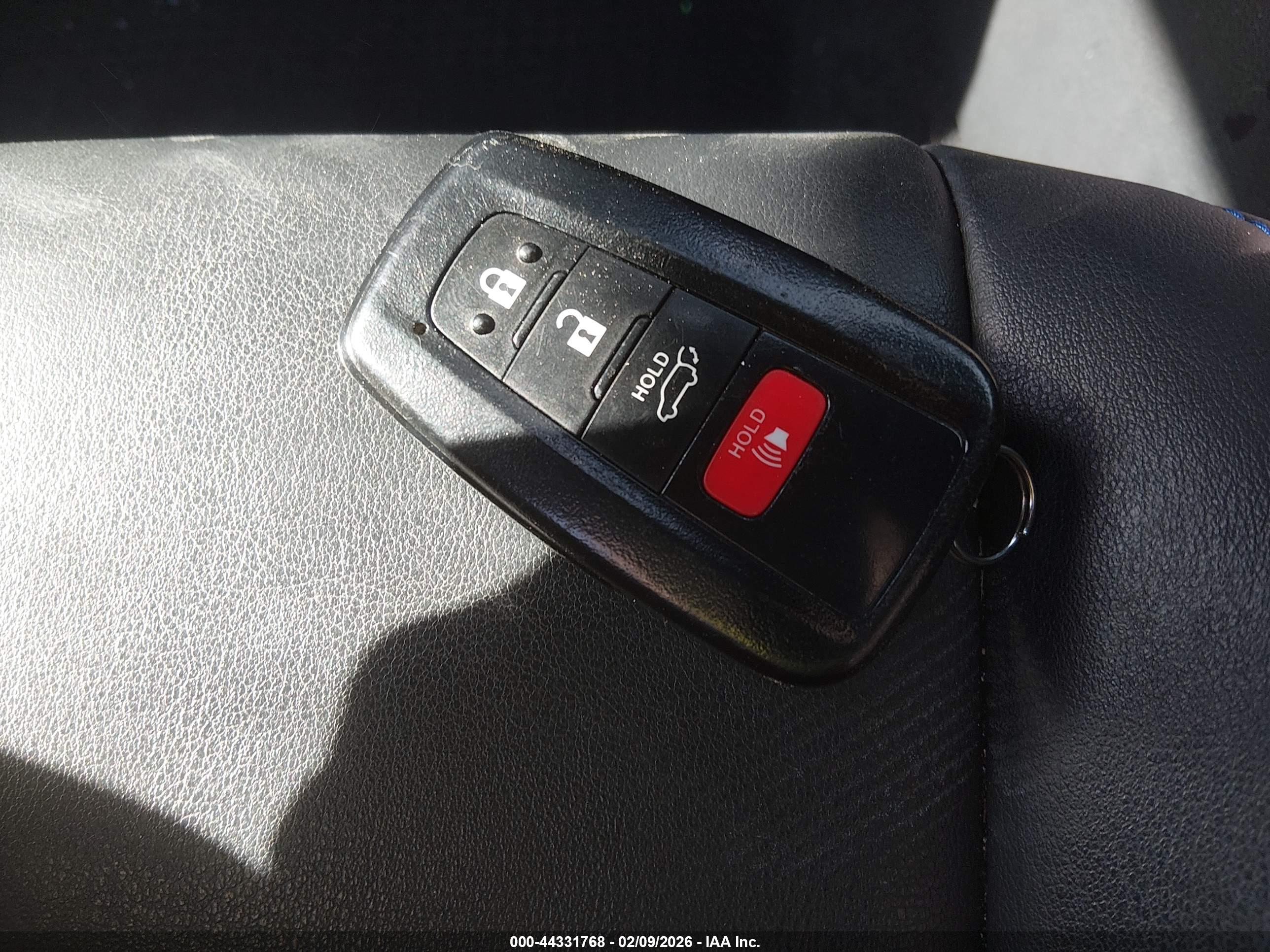 TOYOTA RAV4 image 11