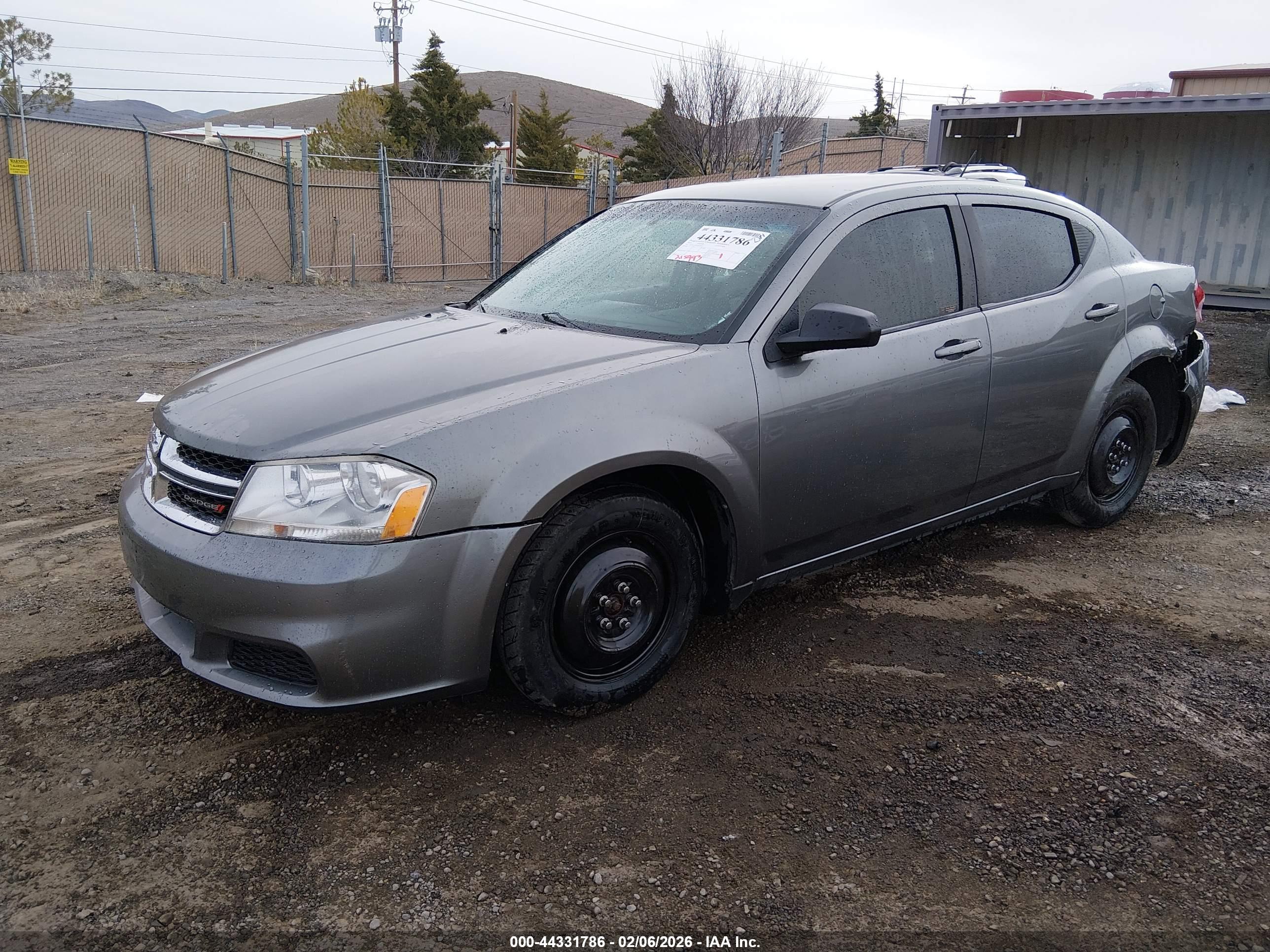 DODGE AVENGER image 2