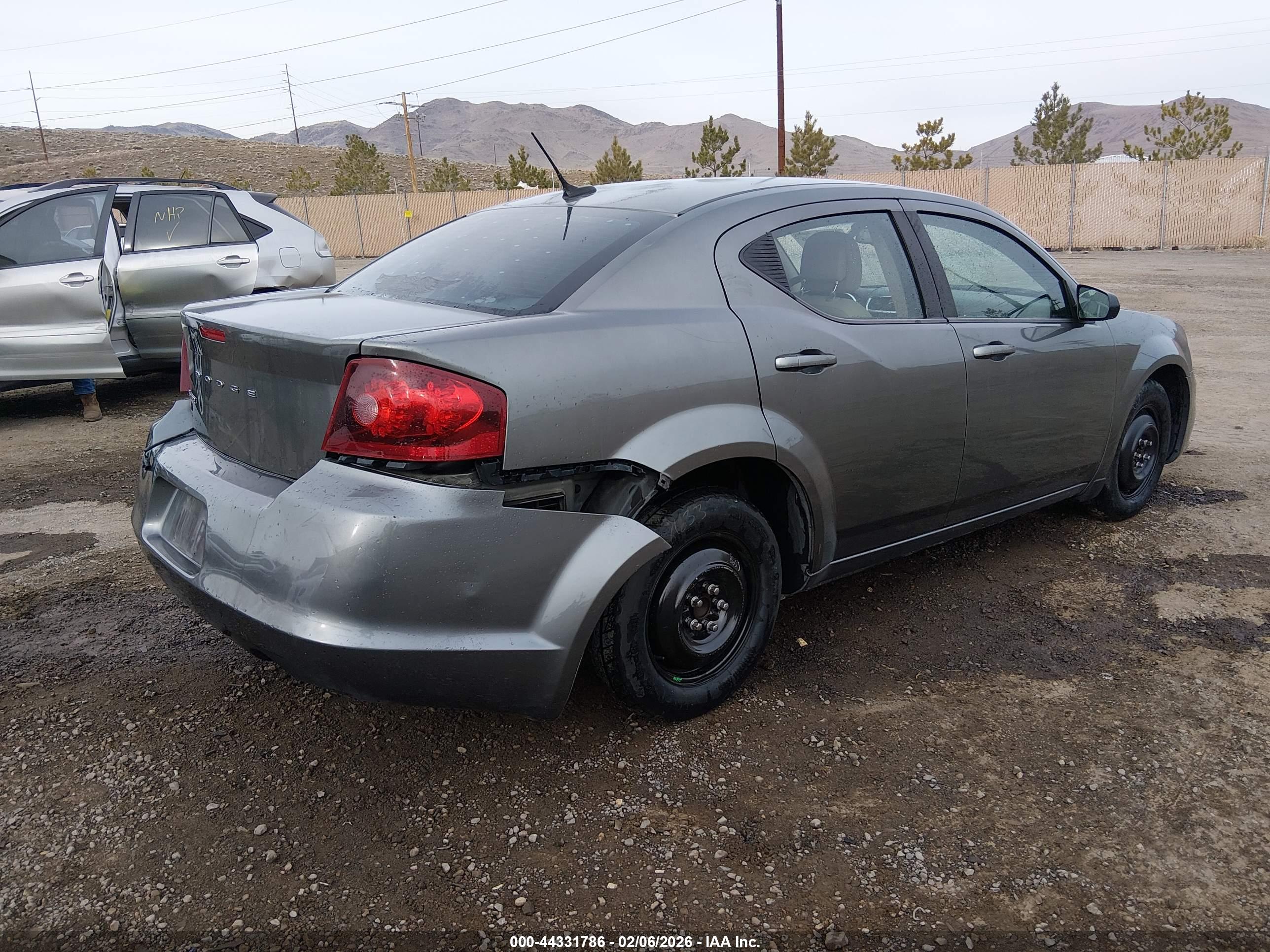 DODGE AVENGER image 4