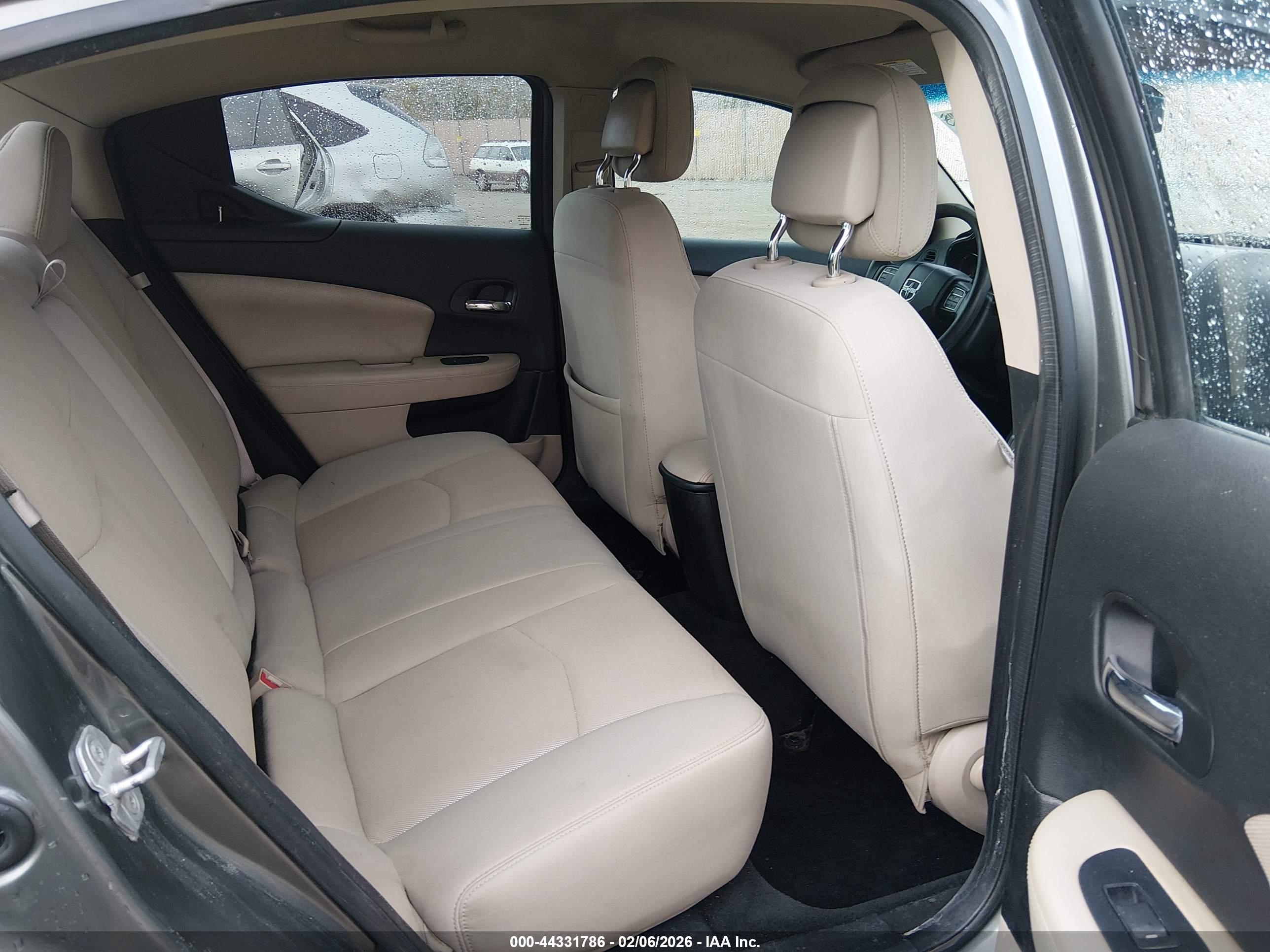 DODGE AVENGER image 8