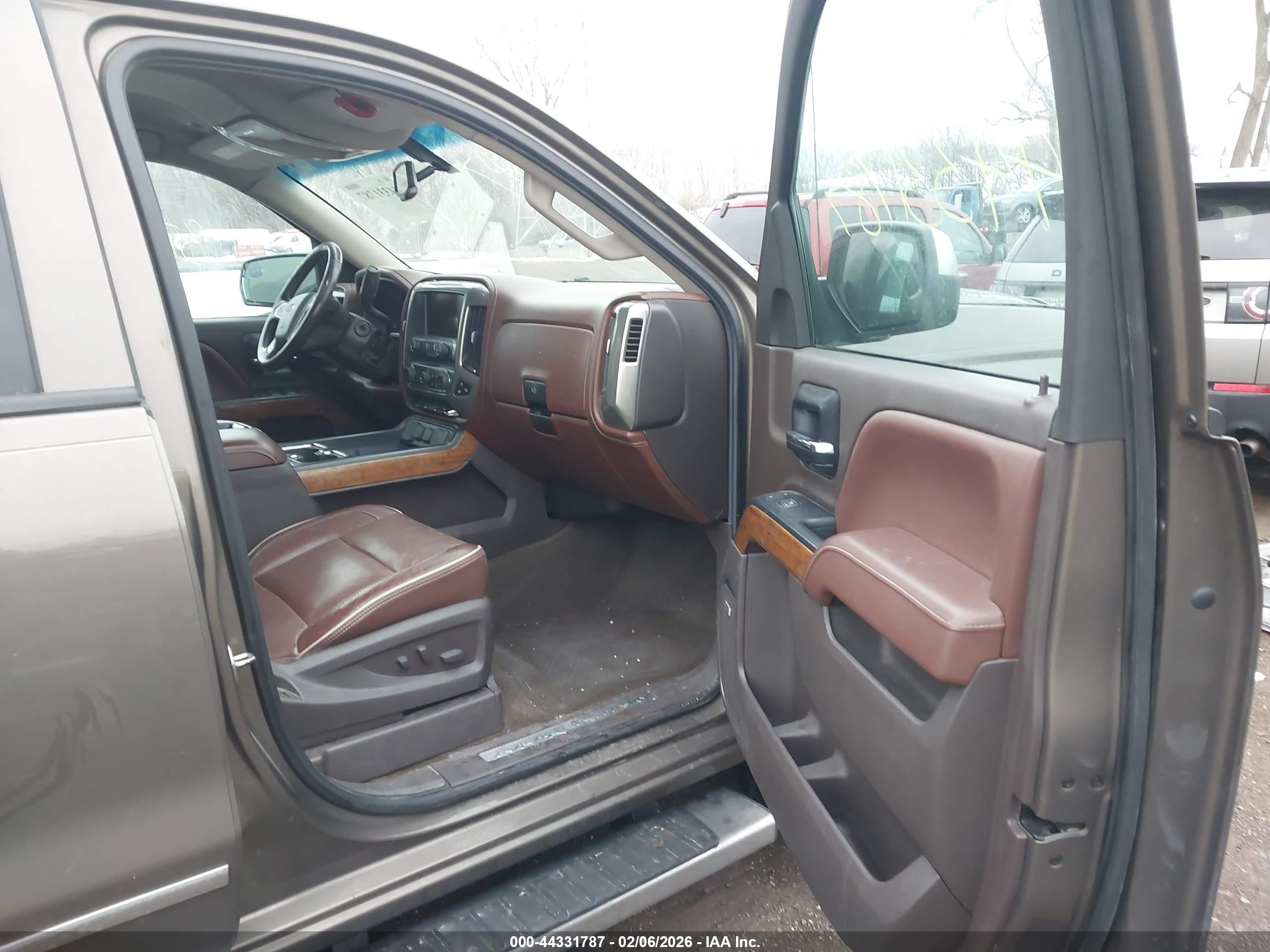 CHEVROLET SILVERADO image 5