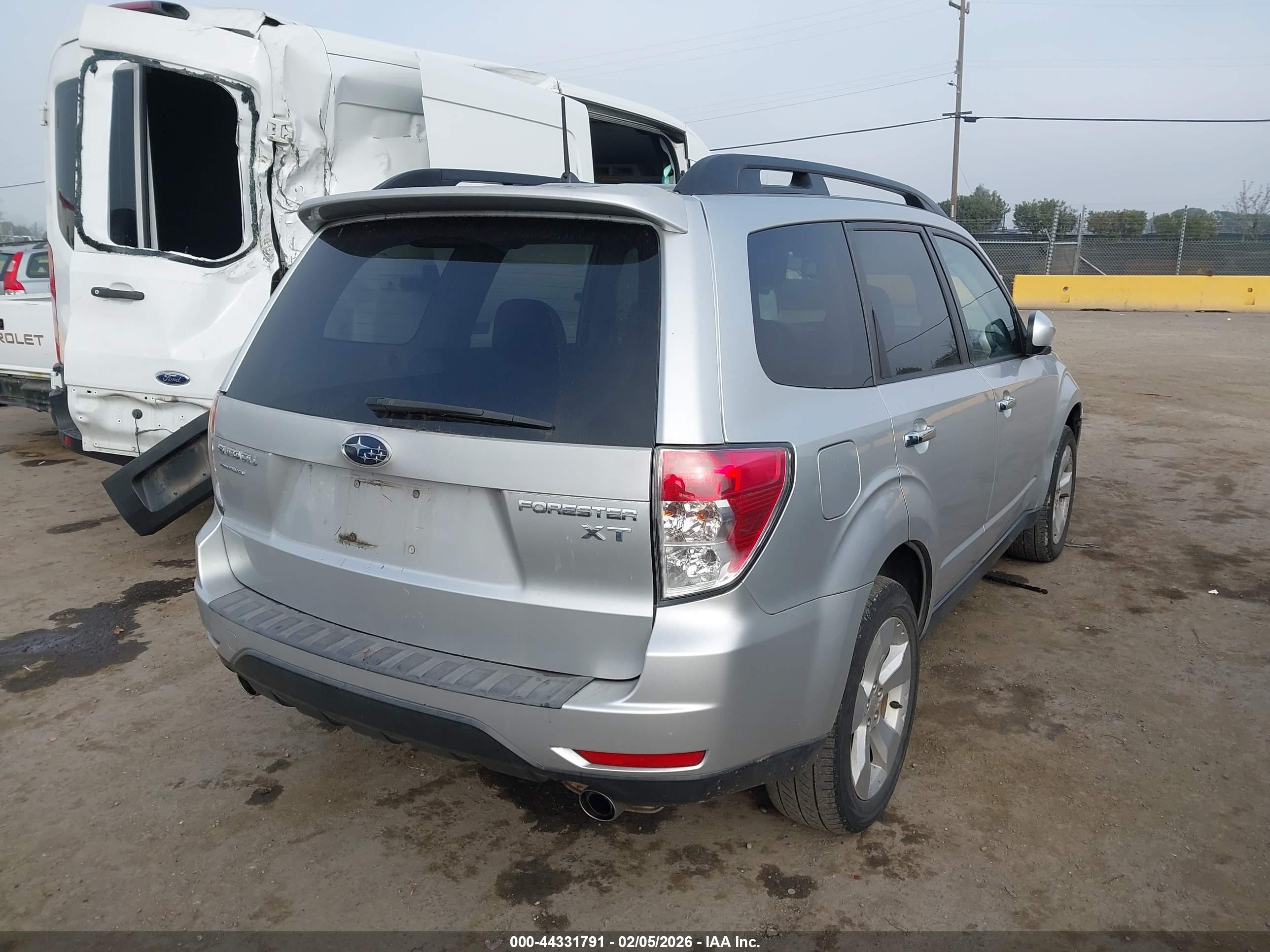 SUBARU FORESTER image 4
