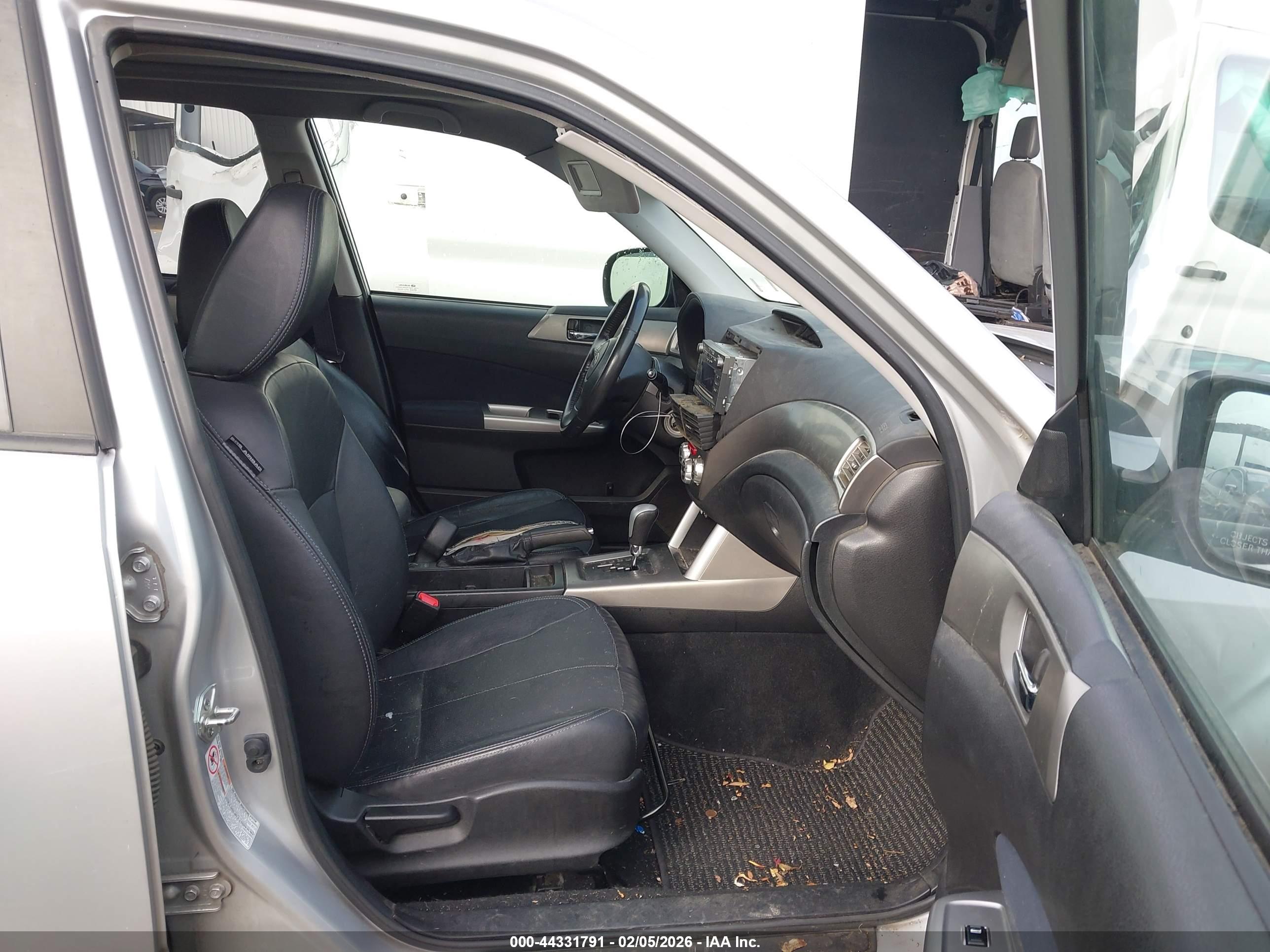 SUBARU FORESTER image 5