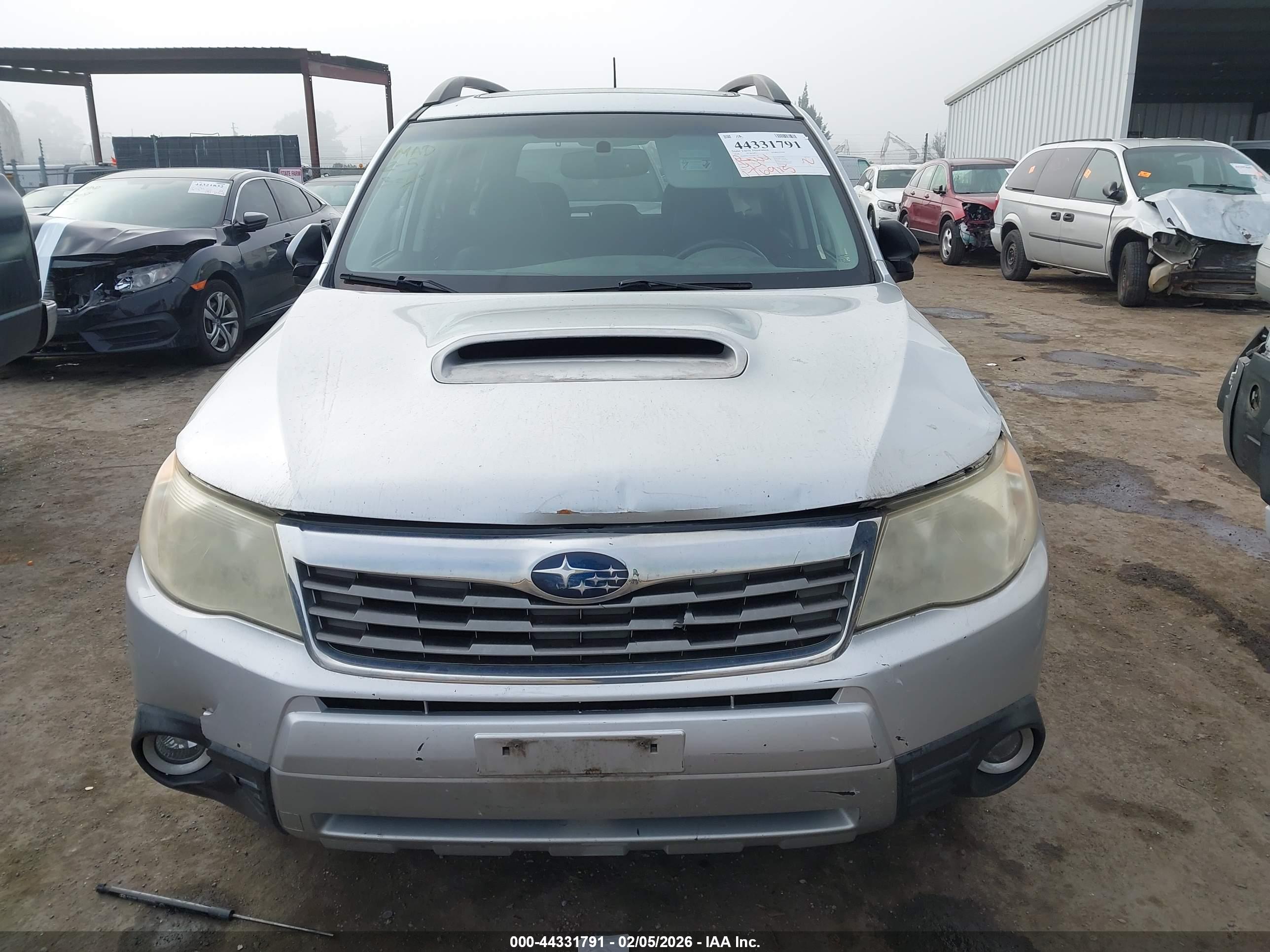 SUBARU FORESTER image 6