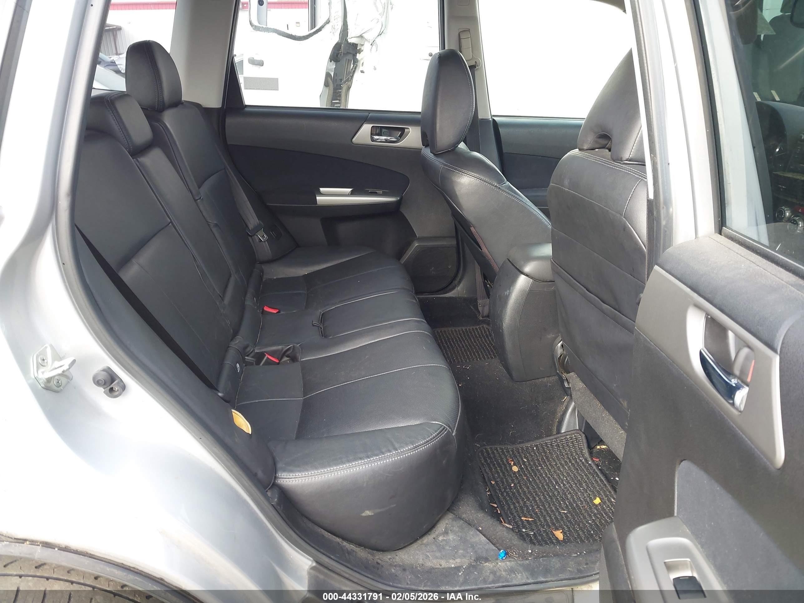 SUBARU FORESTER image 8