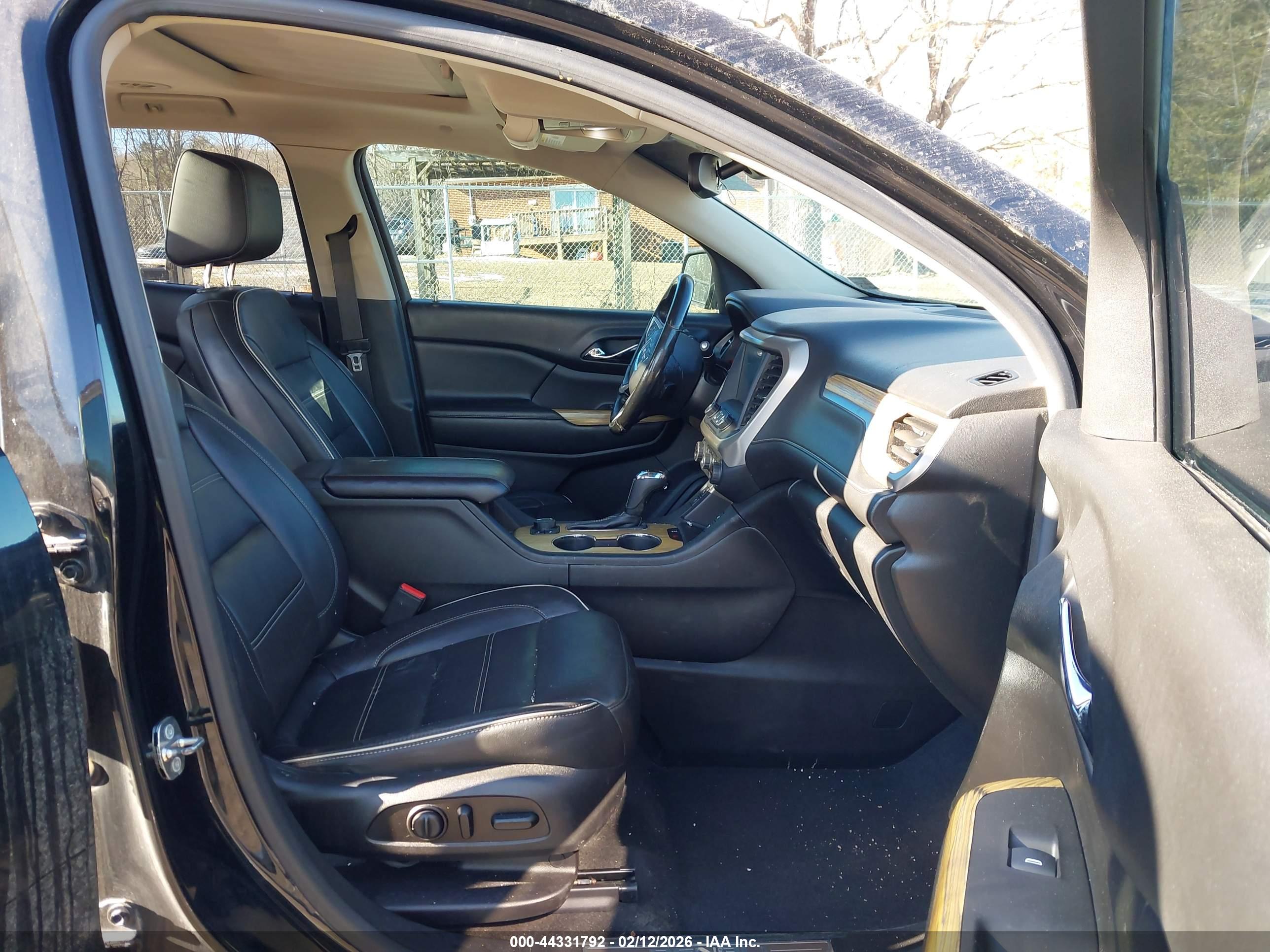 GMC ACADIA image 5