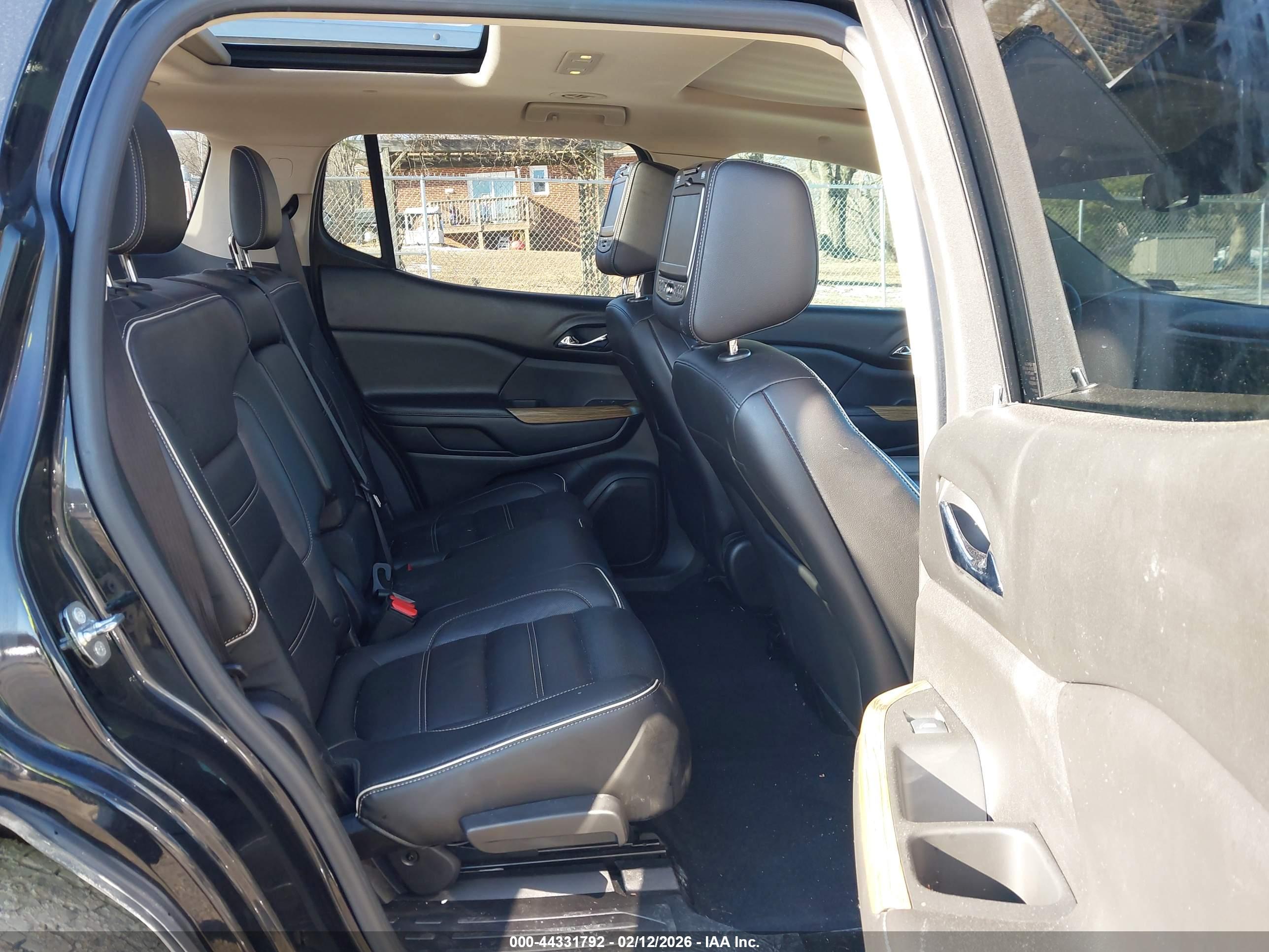 GMC ACADIA image 8