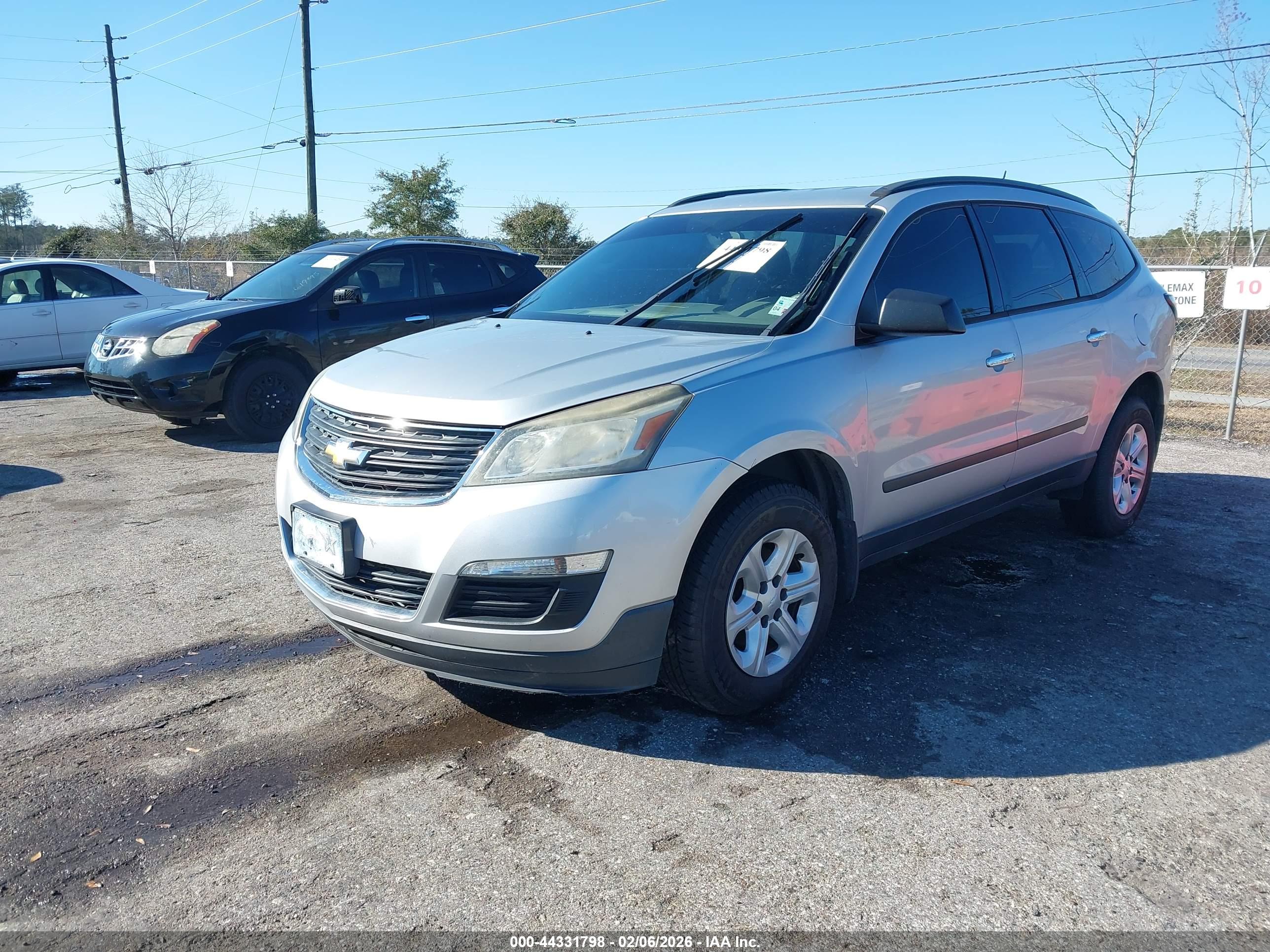 CHEVROLET TRAVERSE image 2