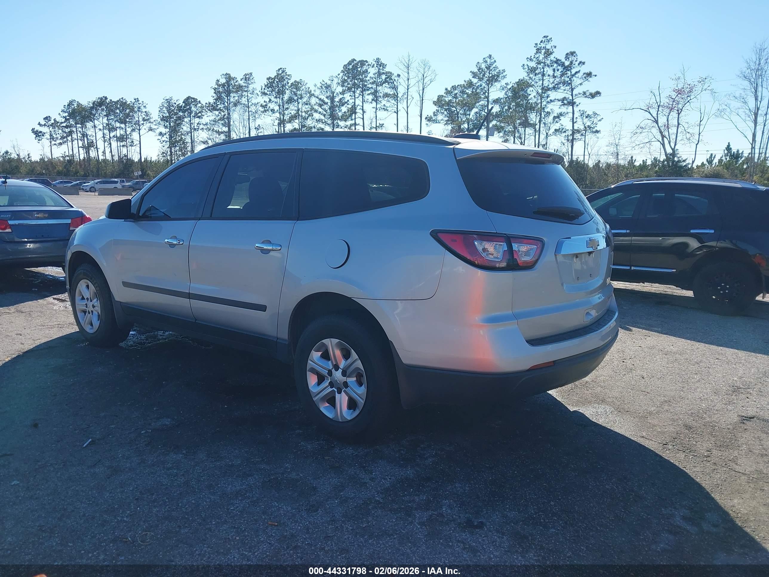 CHEVROLET TRAVERSE image 3