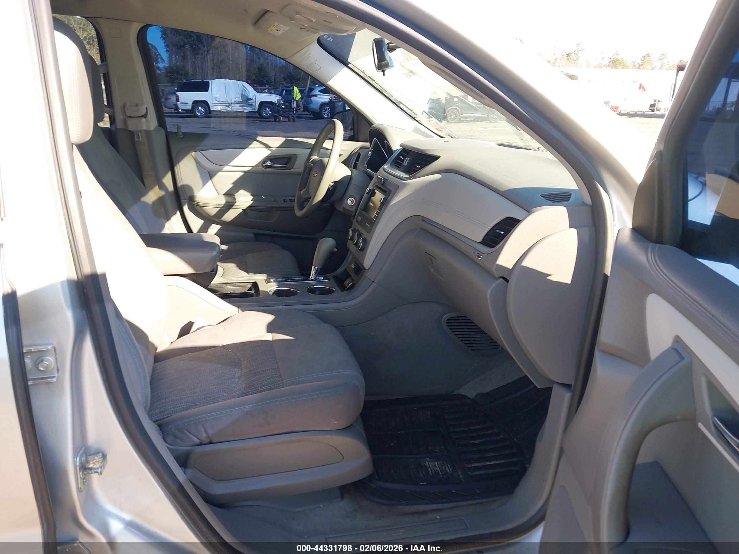CHEVROLET TRAVERSE image 5