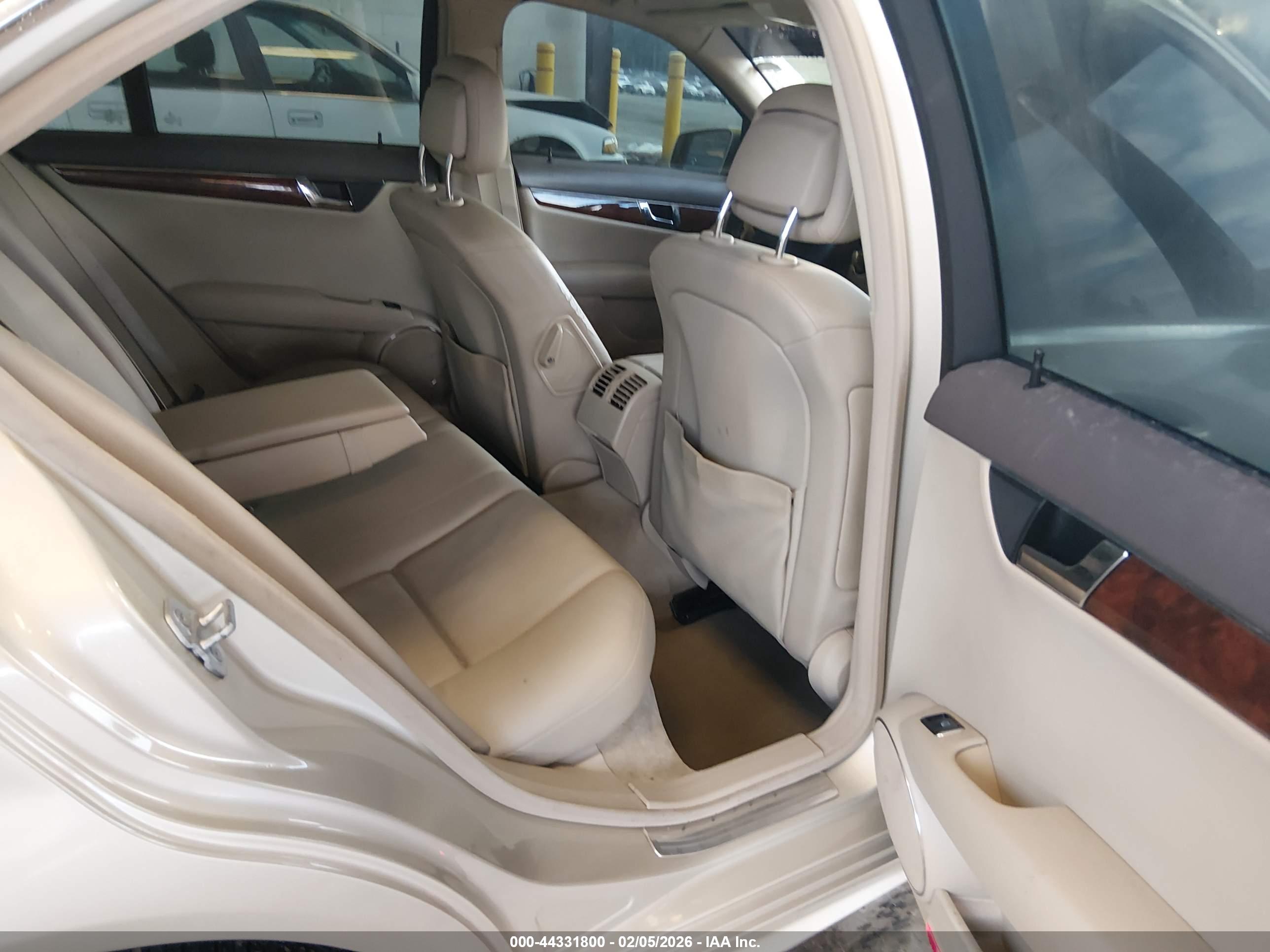 MERCEDES-BENZ C image 8