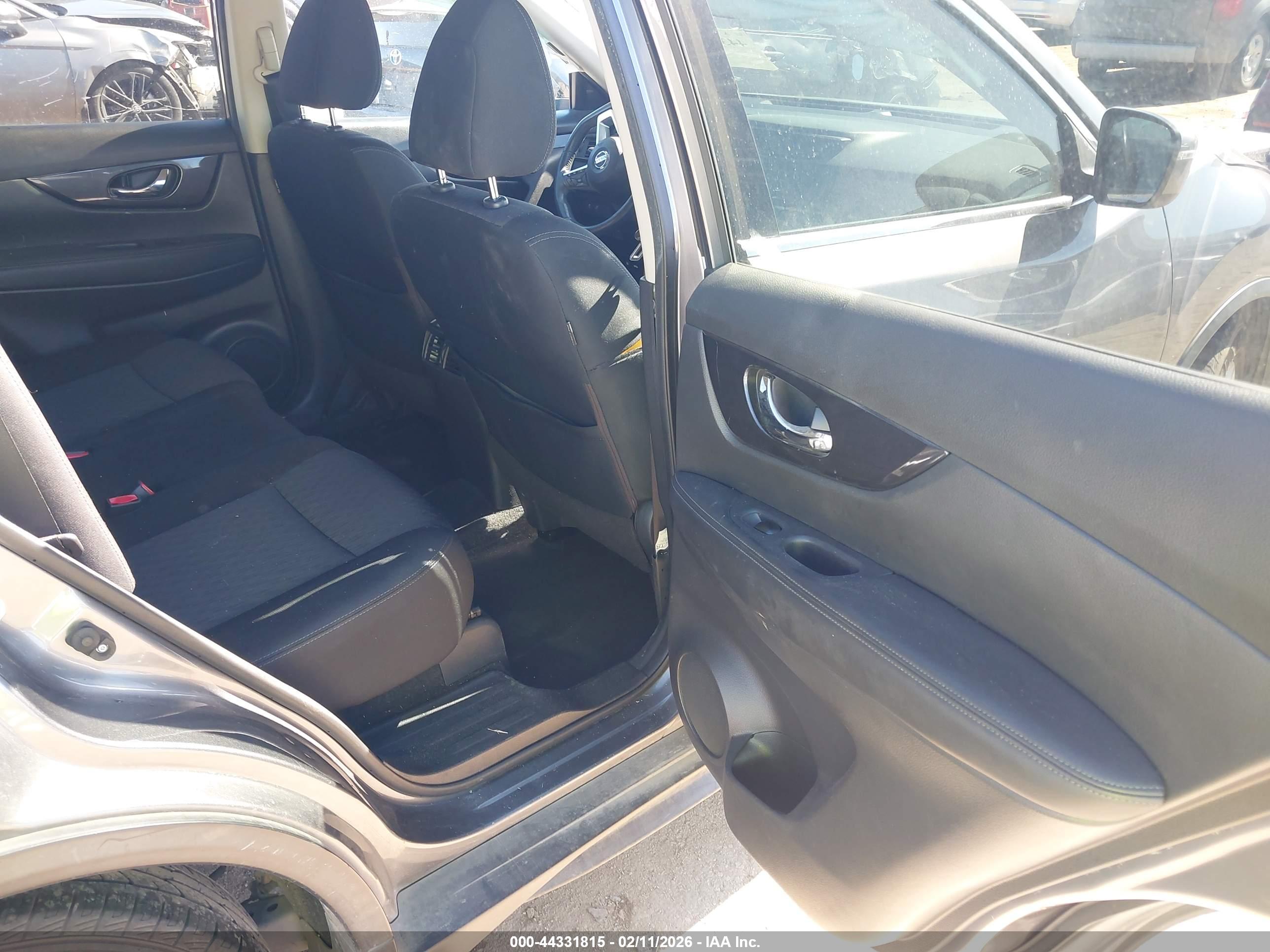 NISSAN ROGUE image 8
