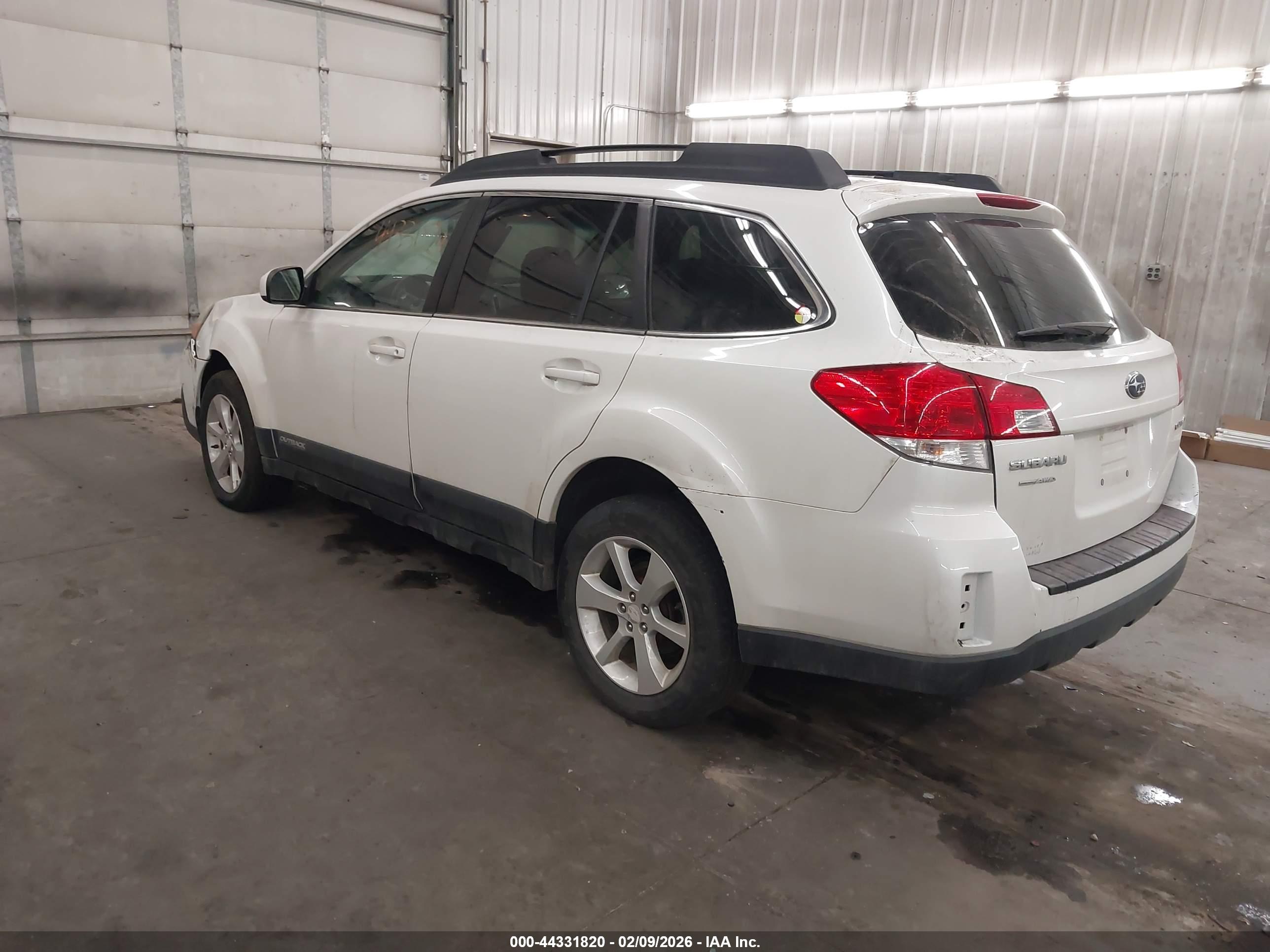 SUBARU OUTBACK image 3