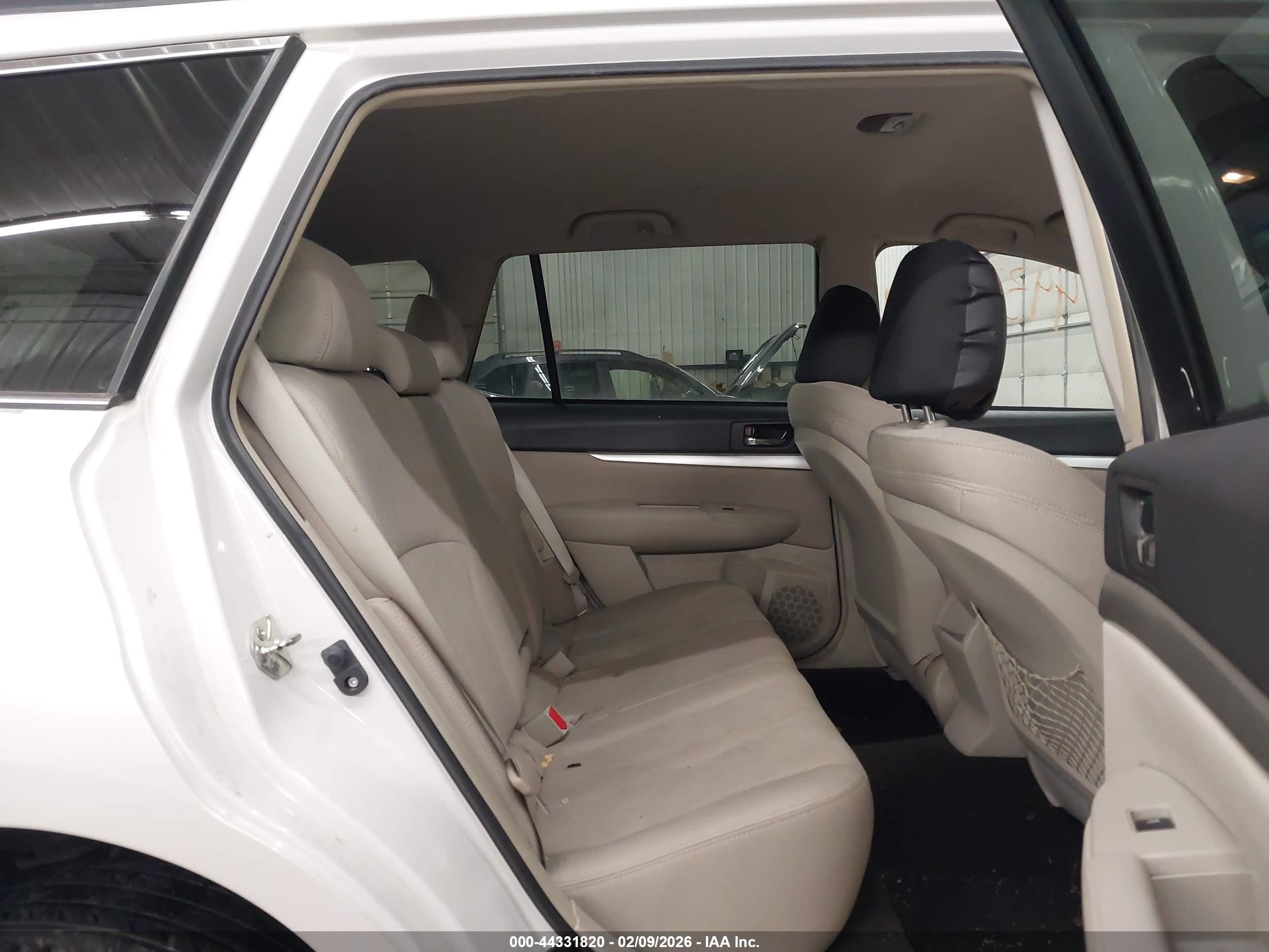 SUBARU OUTBACK image 8