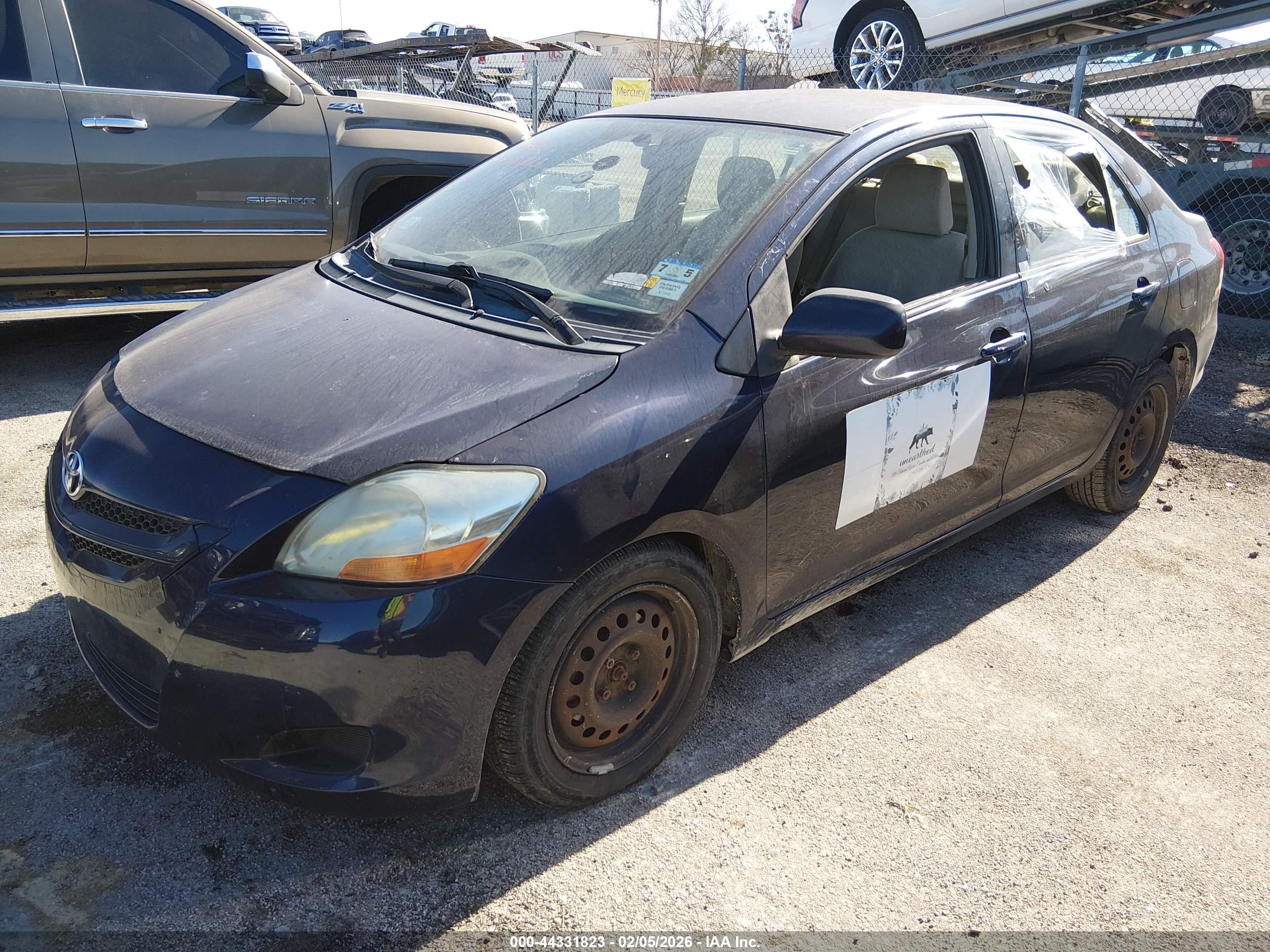 TOYOTA YARIS image 2