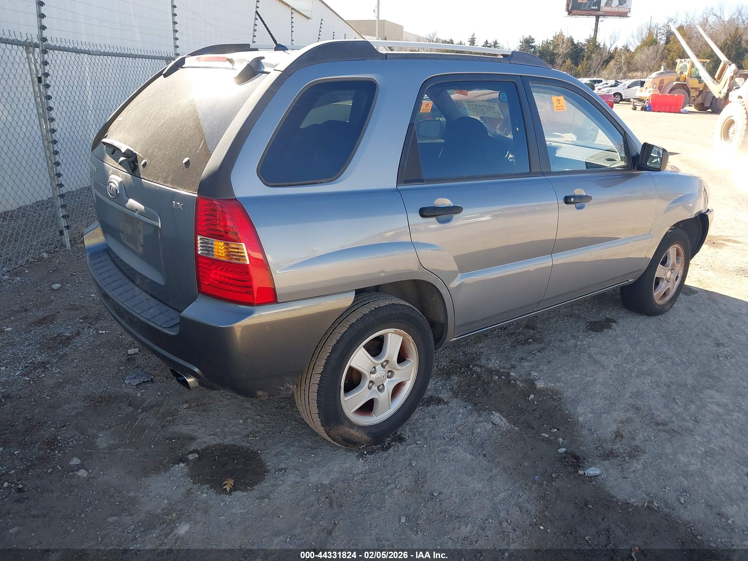 KIA SPORTAGE image 4