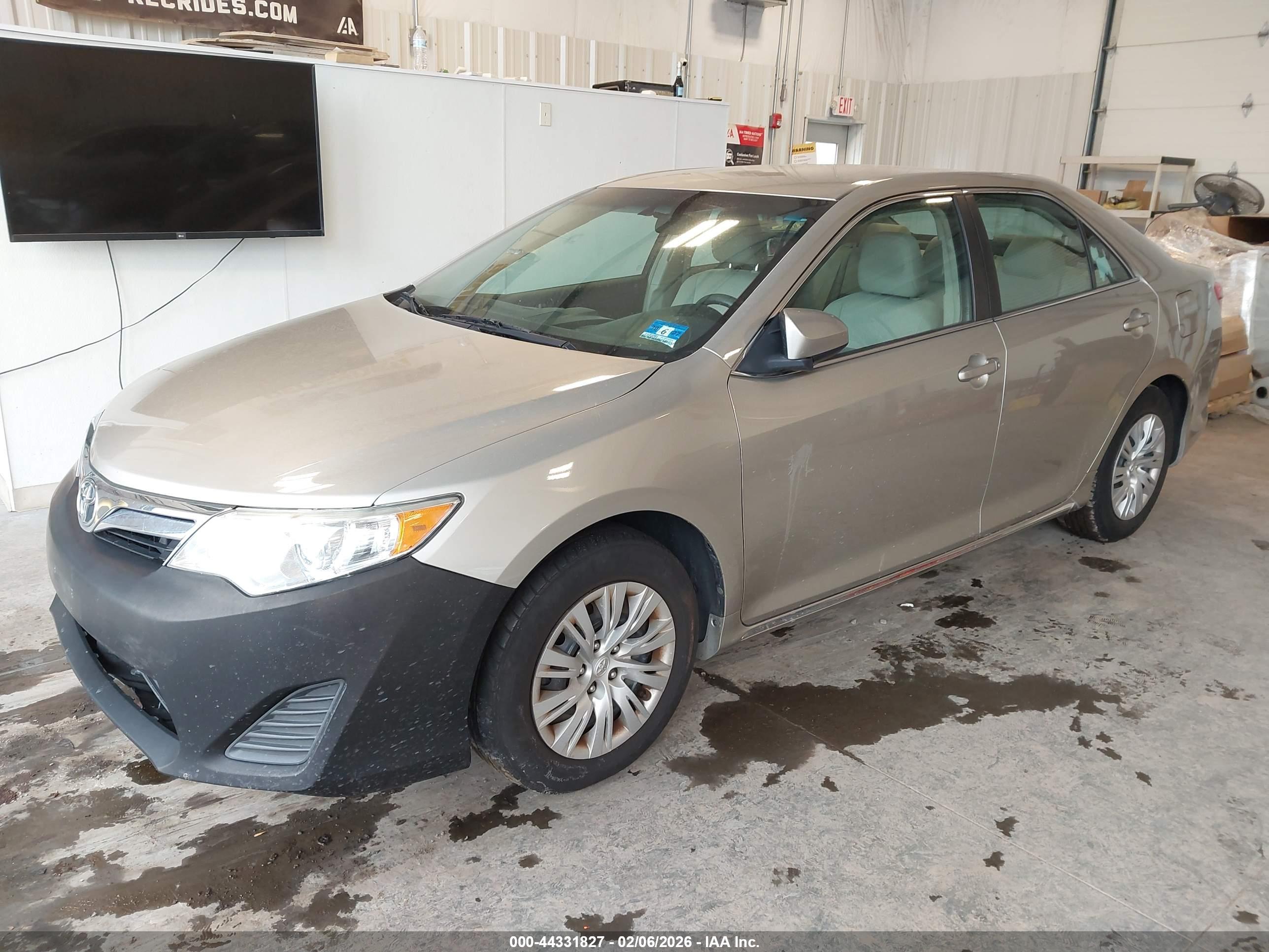 TOYOTA CAMRY image 2