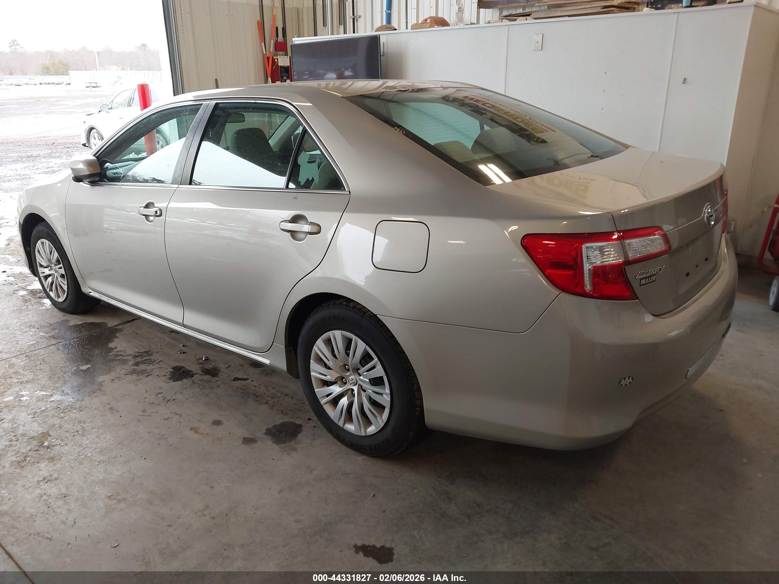 TOYOTA CAMRY image 3