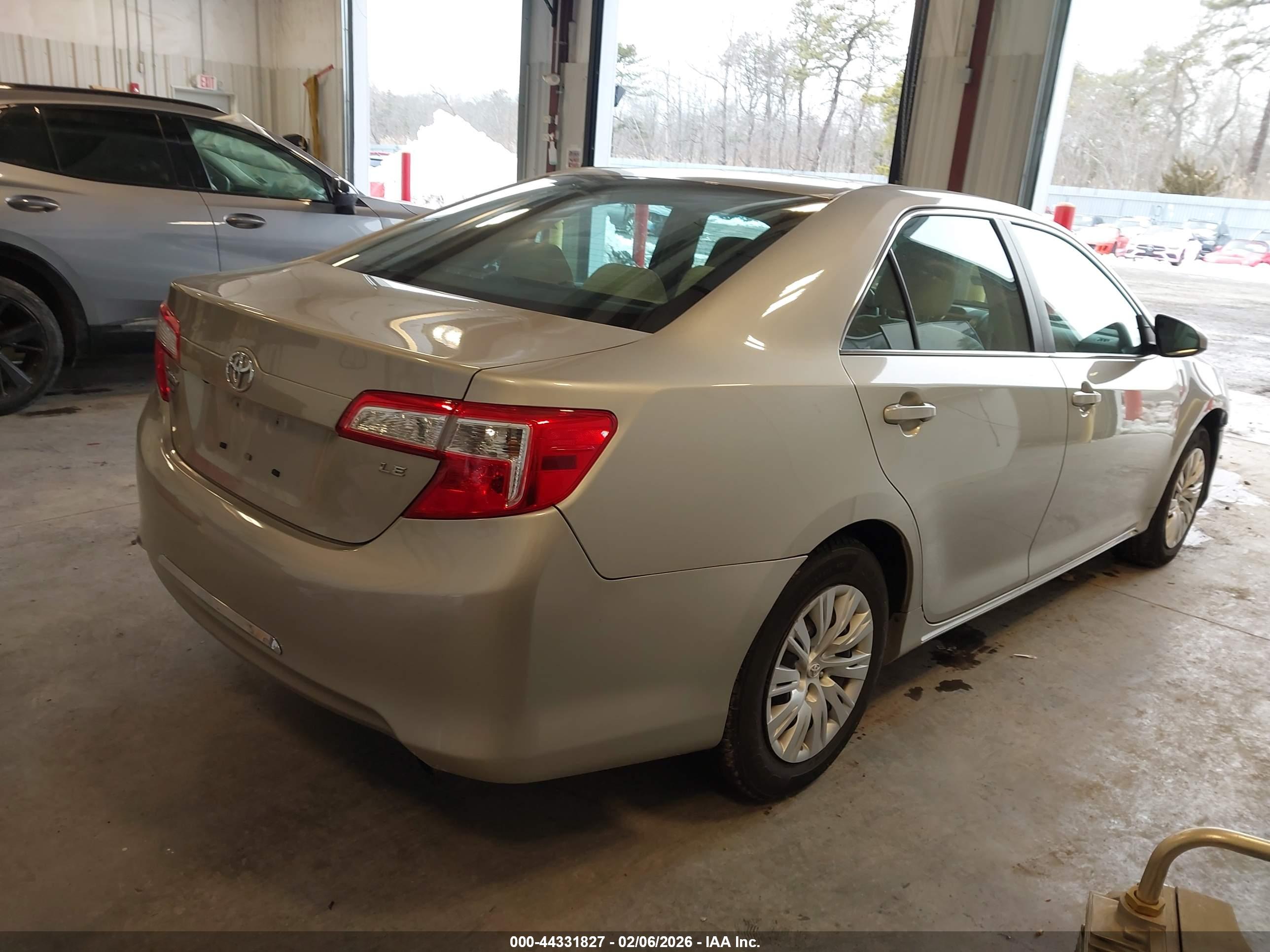 TOYOTA CAMRY image 4