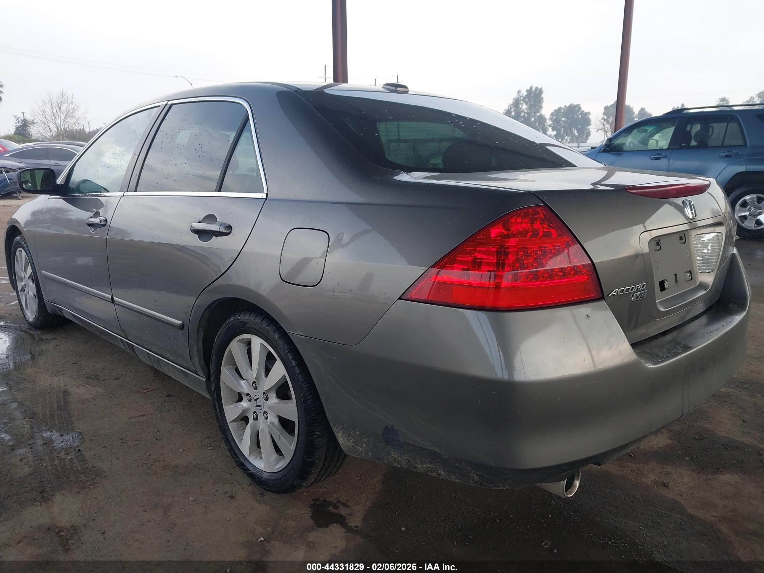 HONDA ACCORD image 3