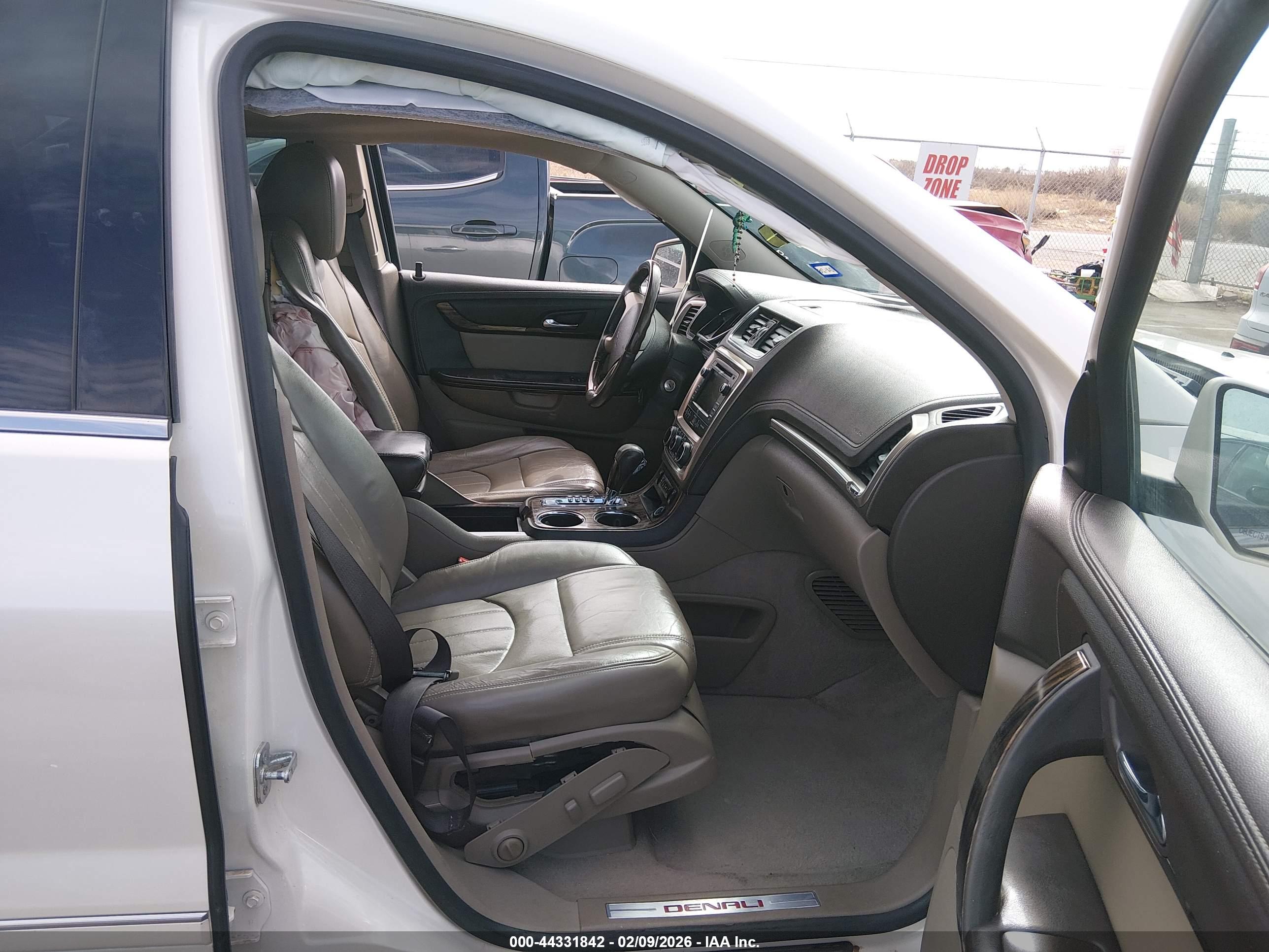 GMC ACADIA image 5