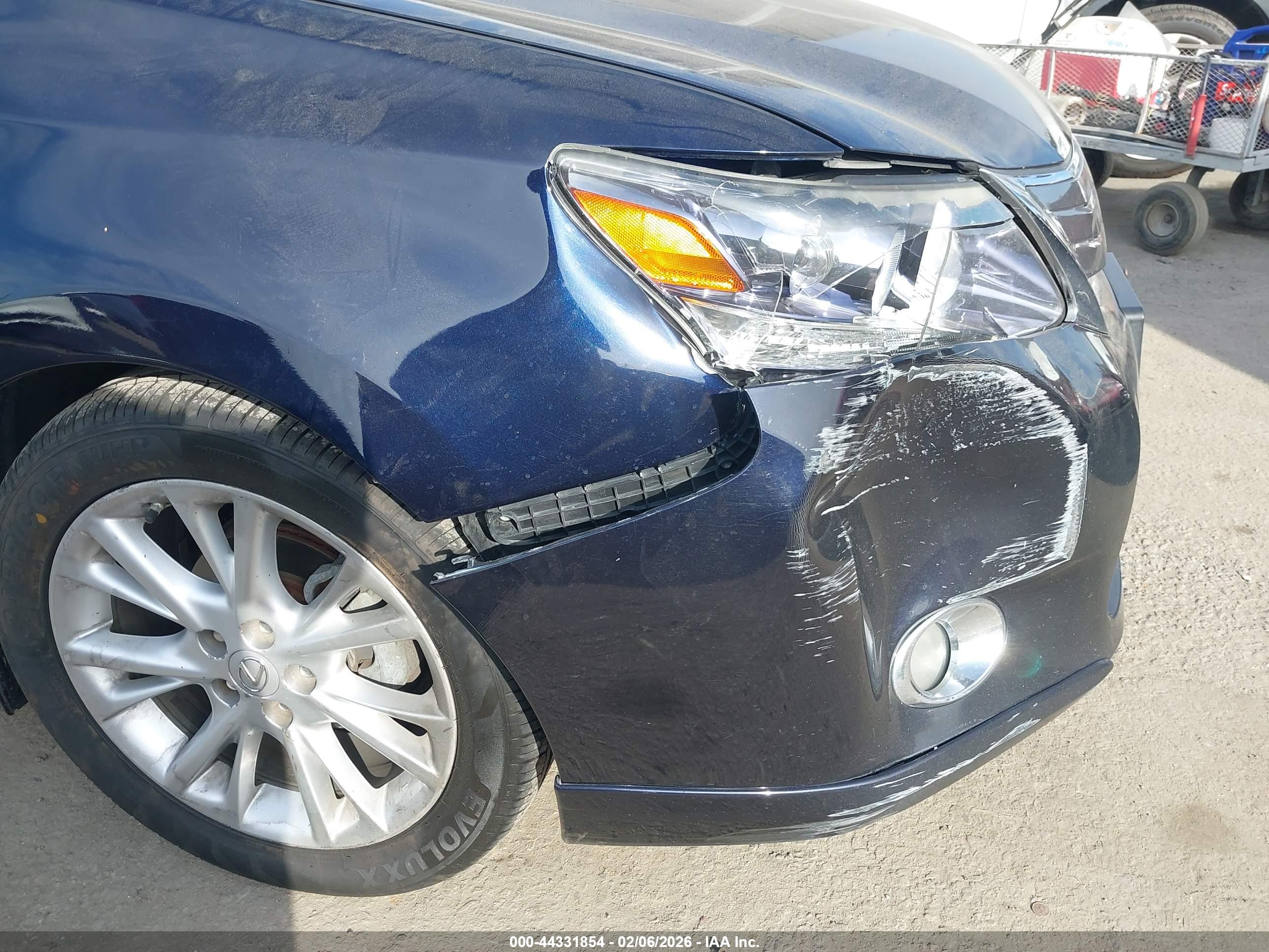 LEXUS HS image 6