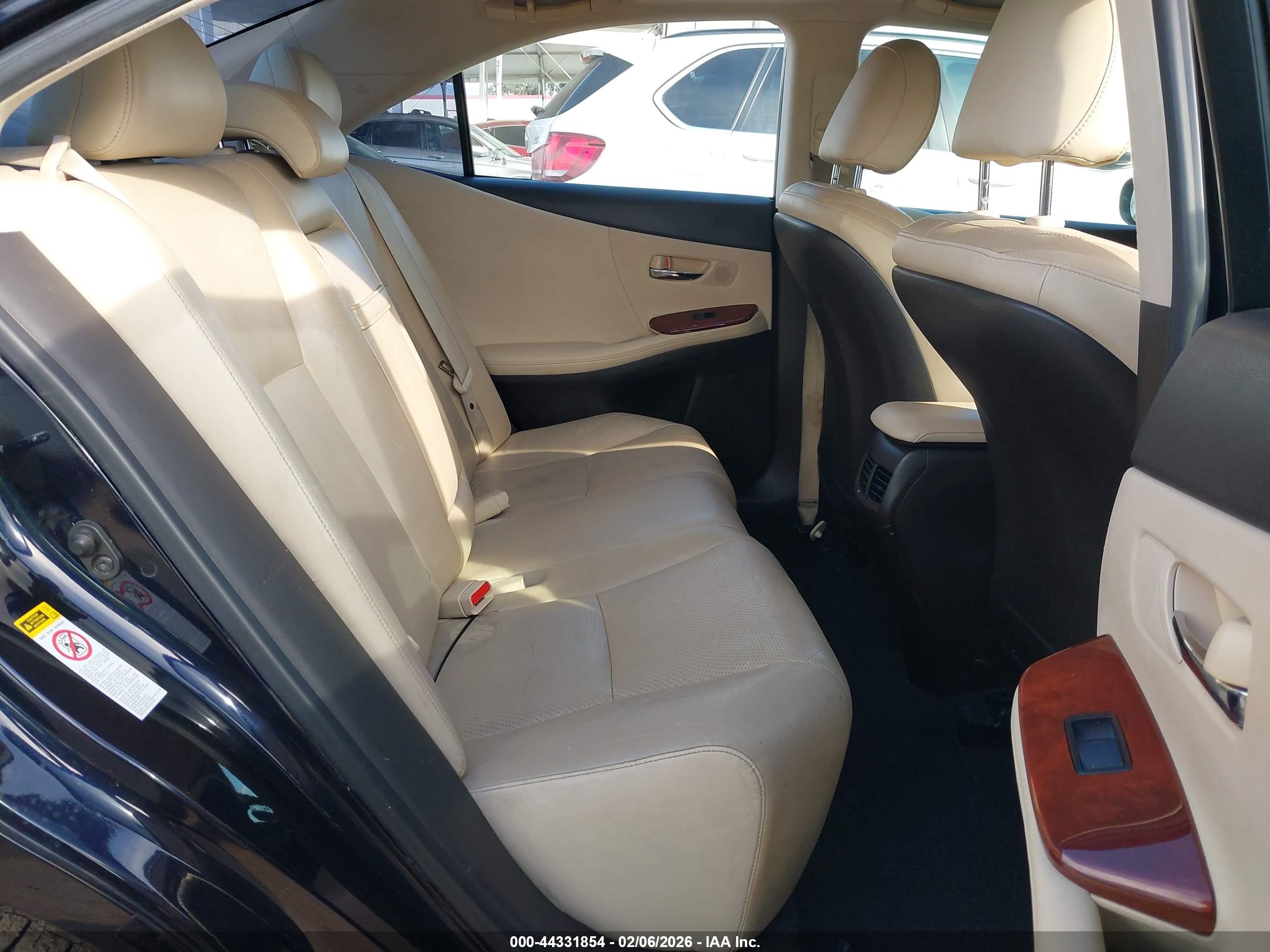 LEXUS HS image 8
