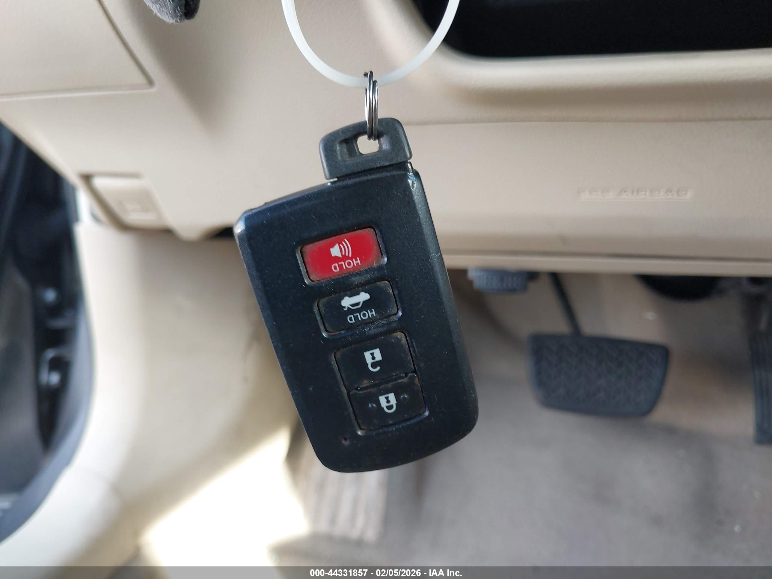 TOYOTA CAMRY image 11