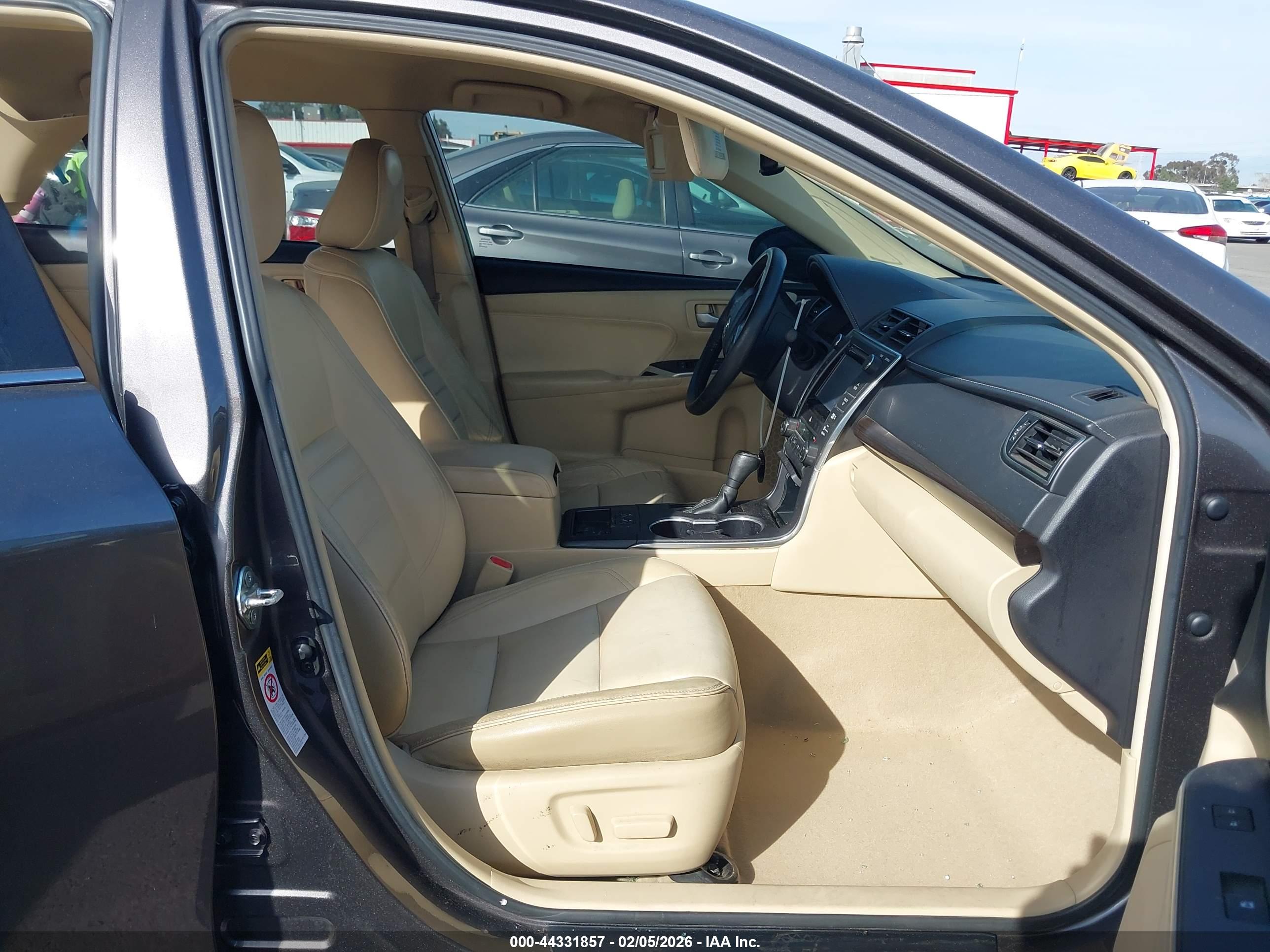 TOYOTA CAMRY image 5