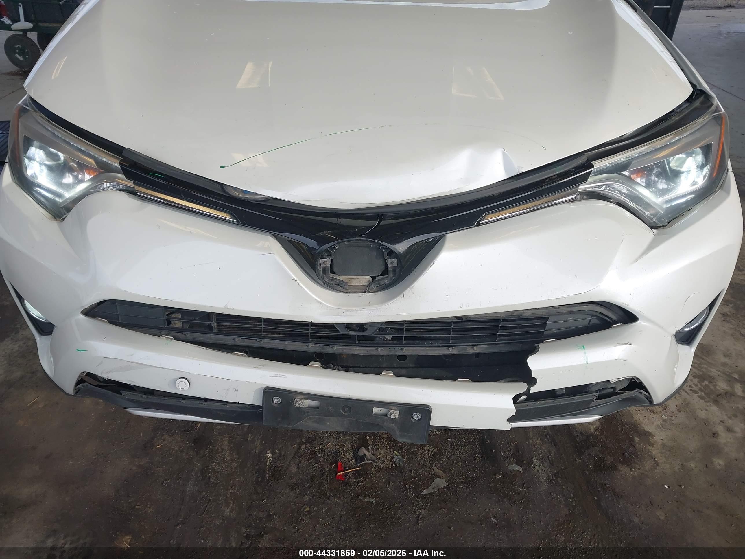 TOYOTA RAV4 image 6