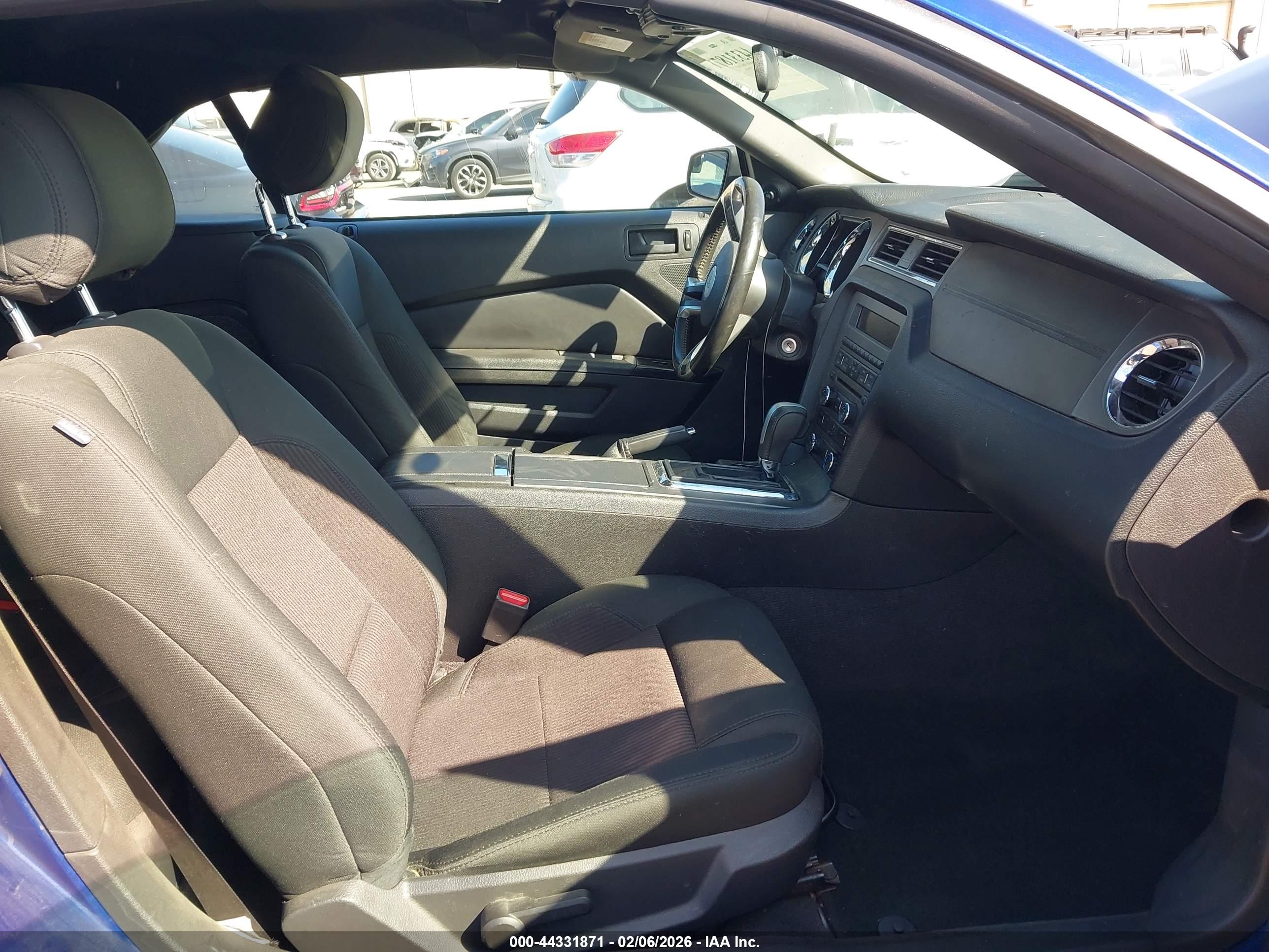 FORD MUSTANG image 5