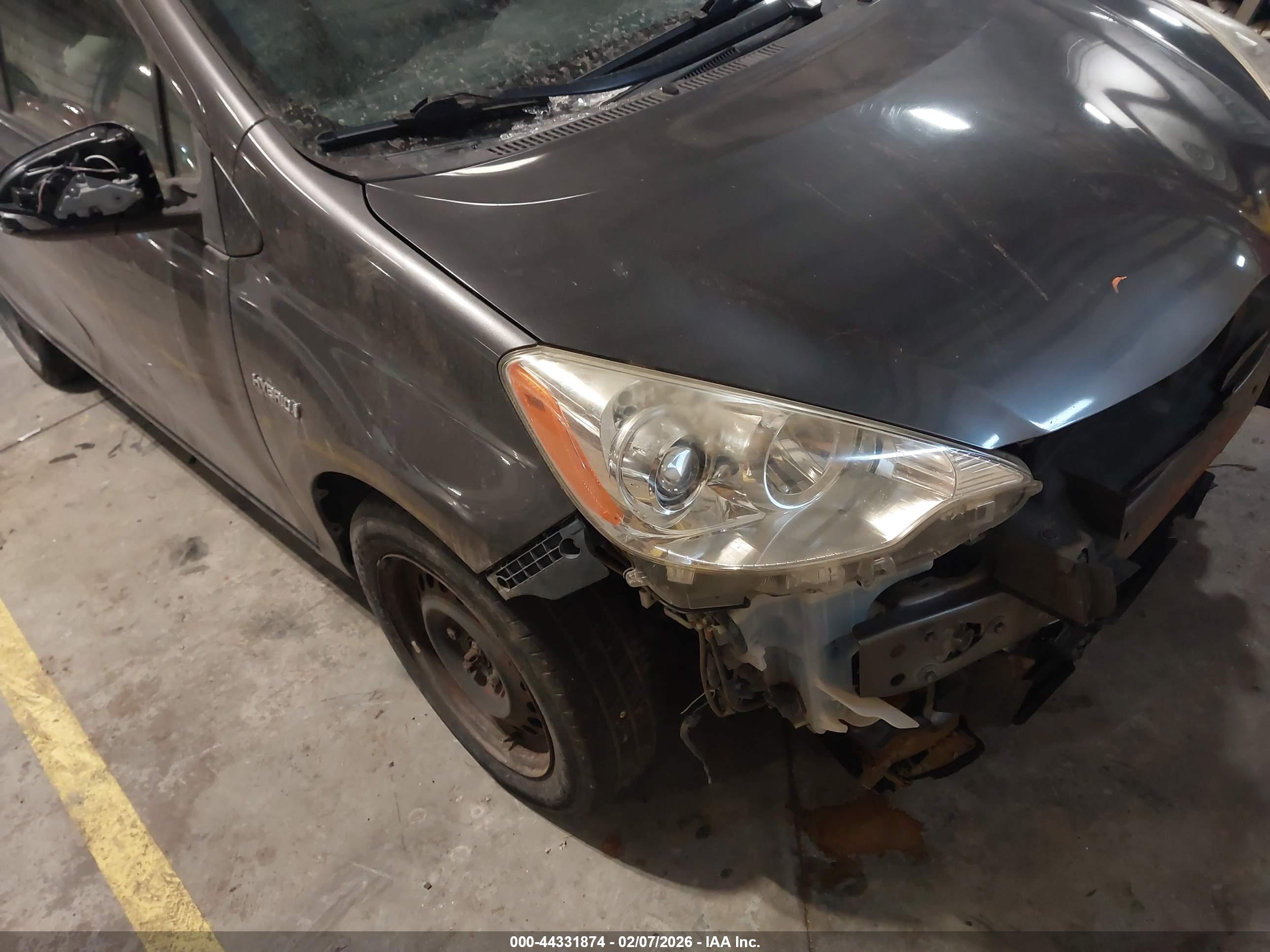 TOYOTA PRIUS image 6