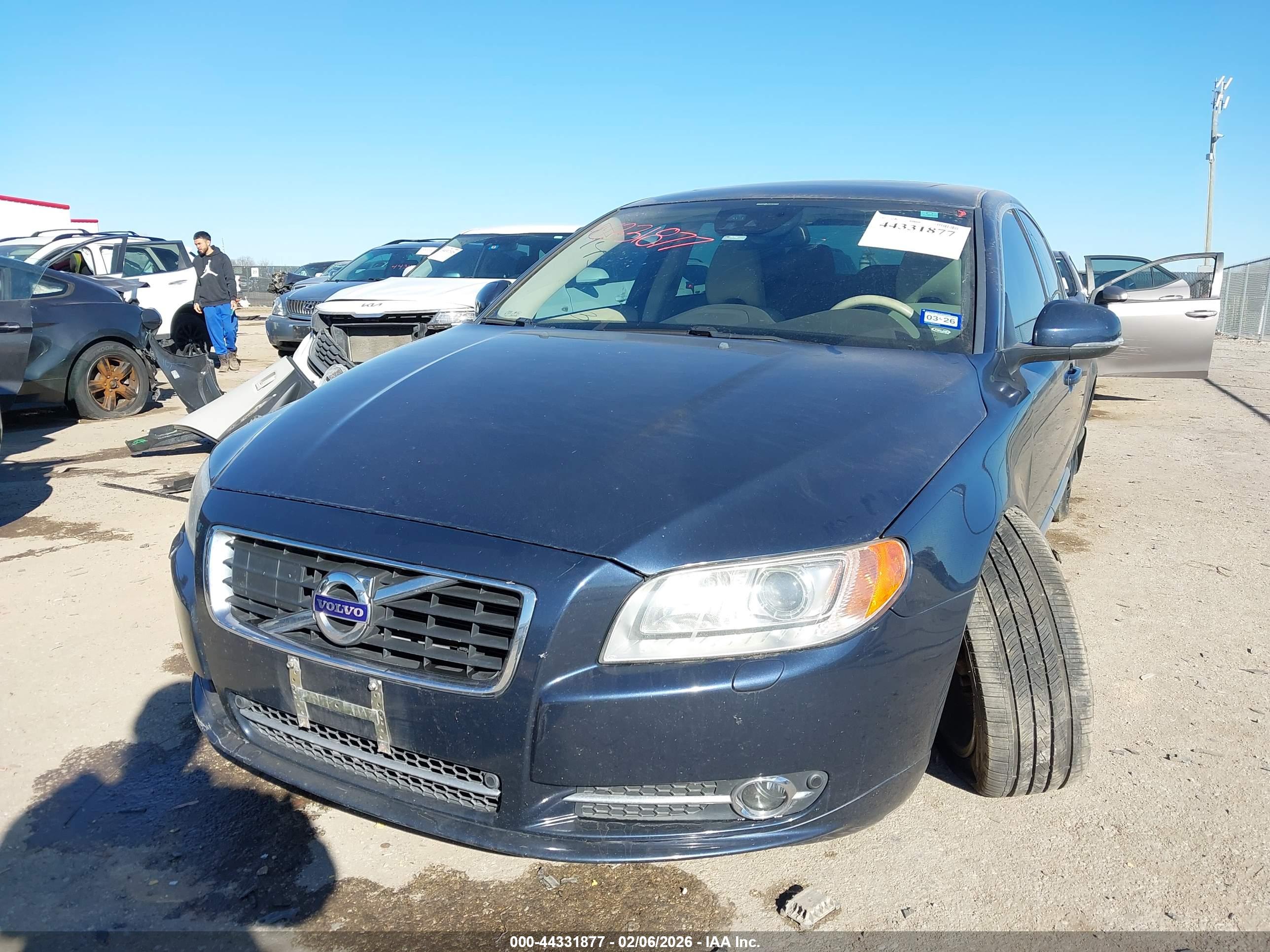 VOLVO S80 image 2