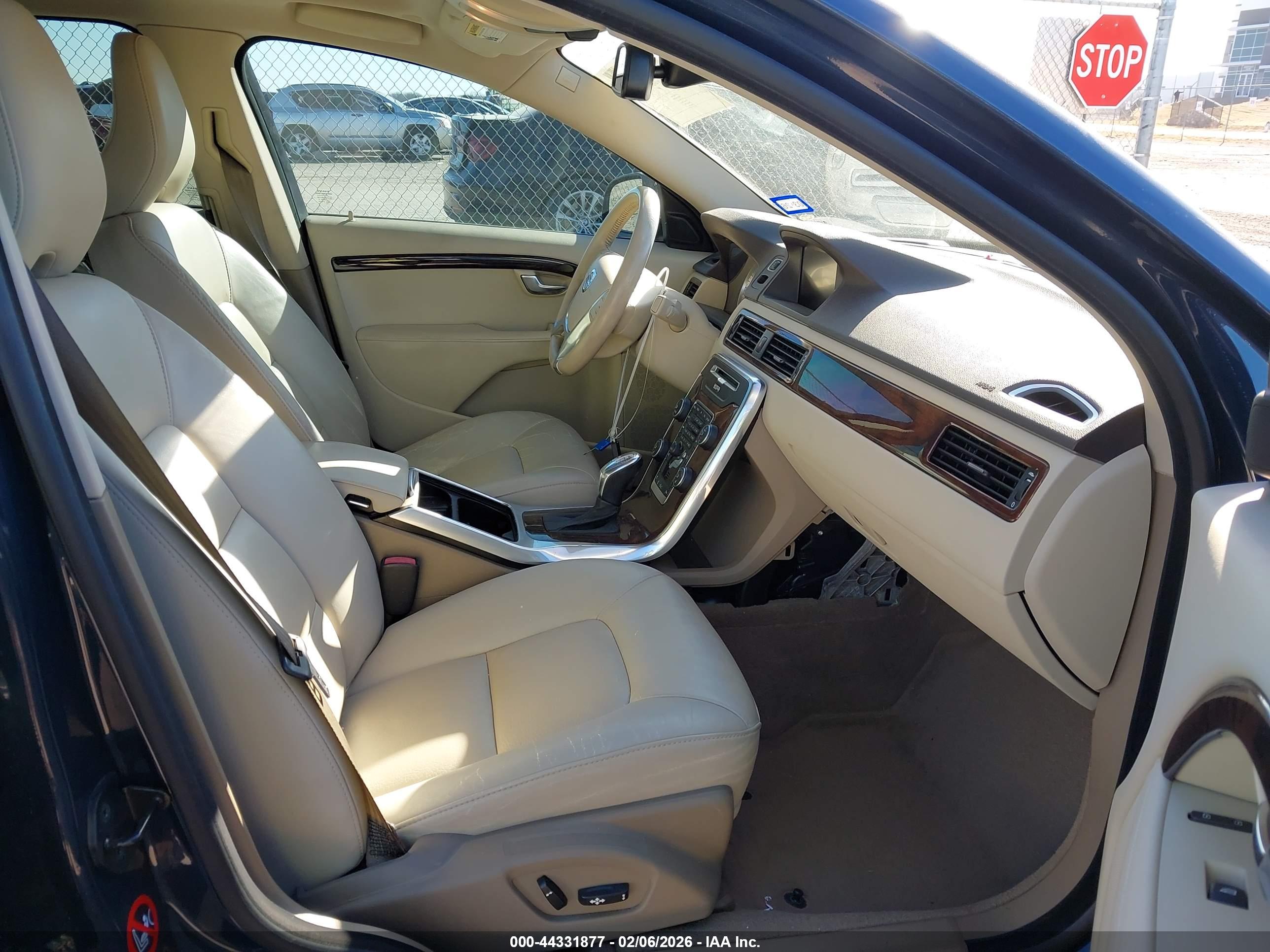 VOLVO S80 image 5