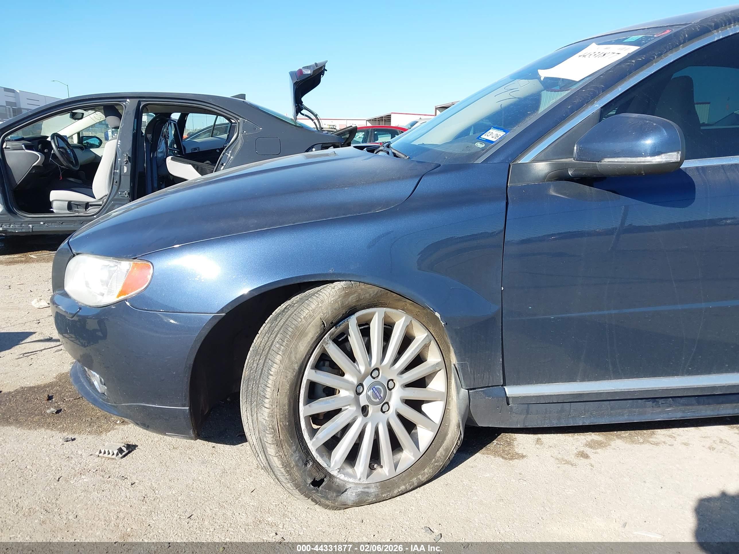 VOLVO S80 image 6