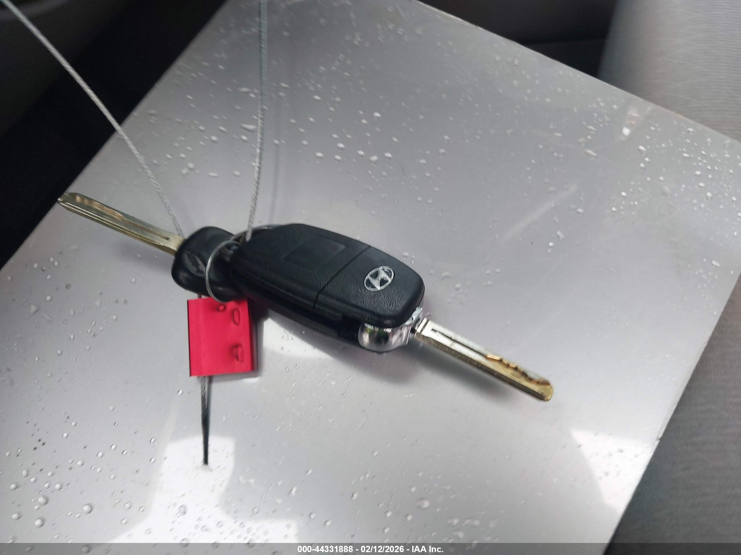 HYUNDAI TUCSON image 11