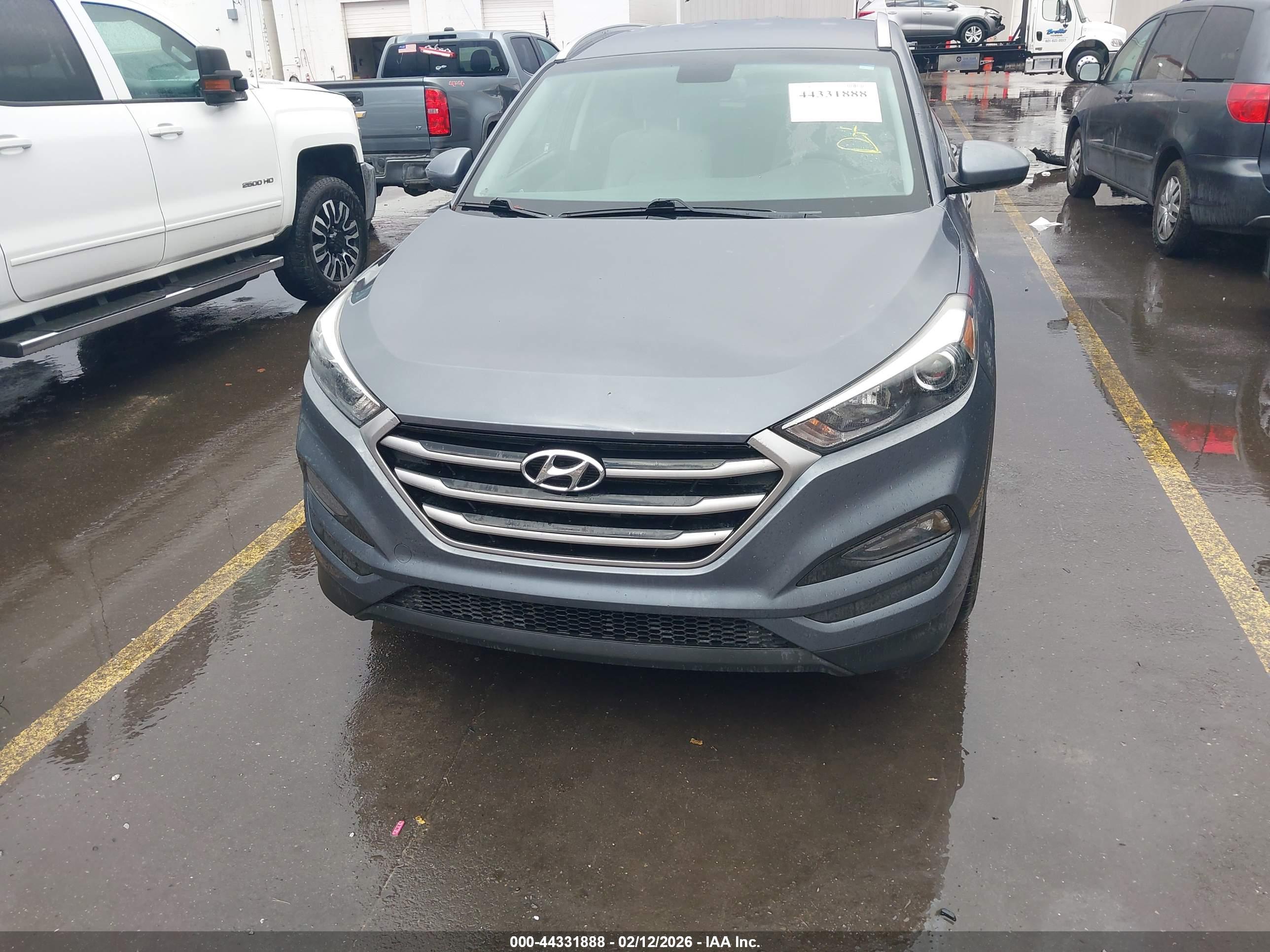 HYUNDAI TUCSON image 6