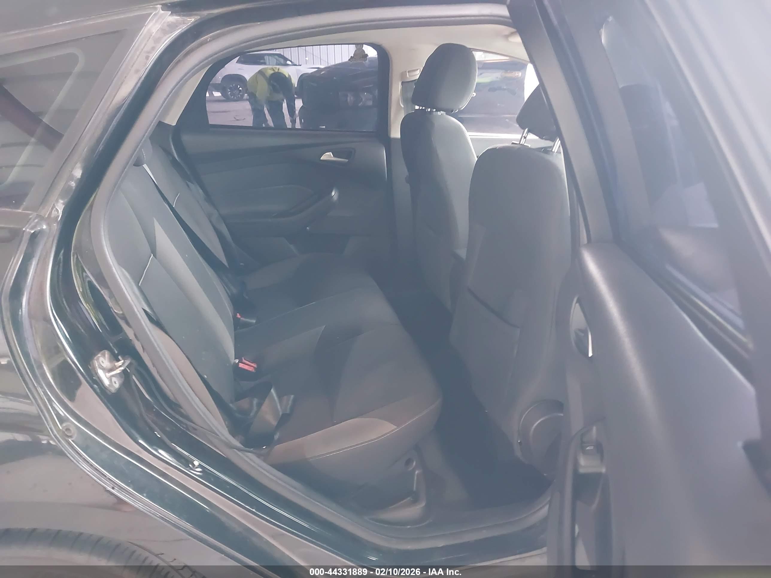 FORD FOCUS image 8