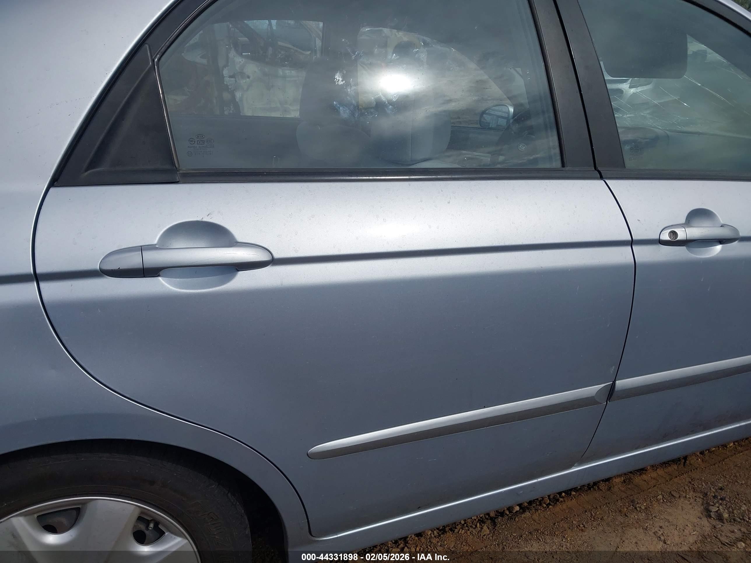 KIA SPECTRA image 8
