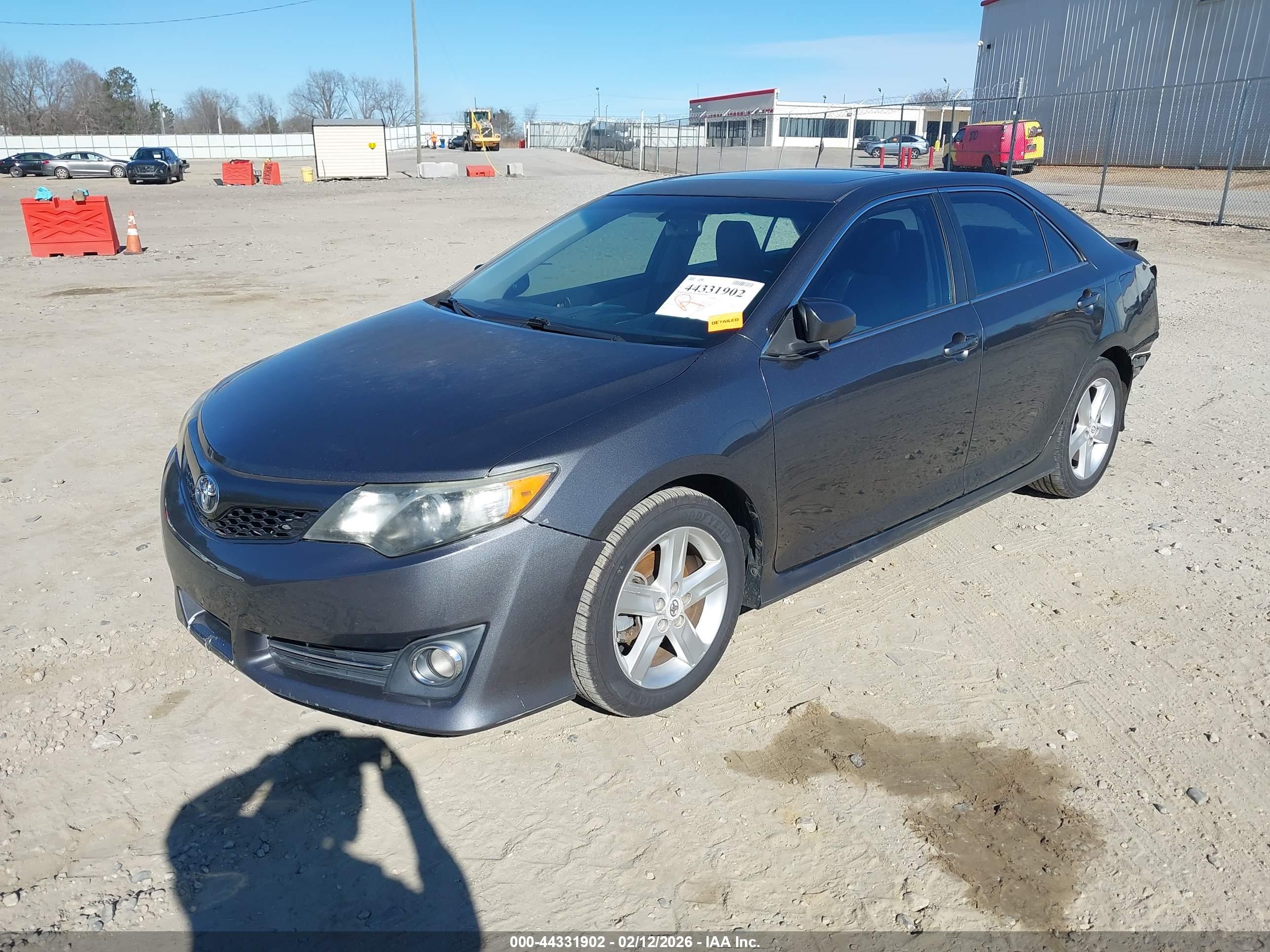 TOYOTA CAMRY image 2