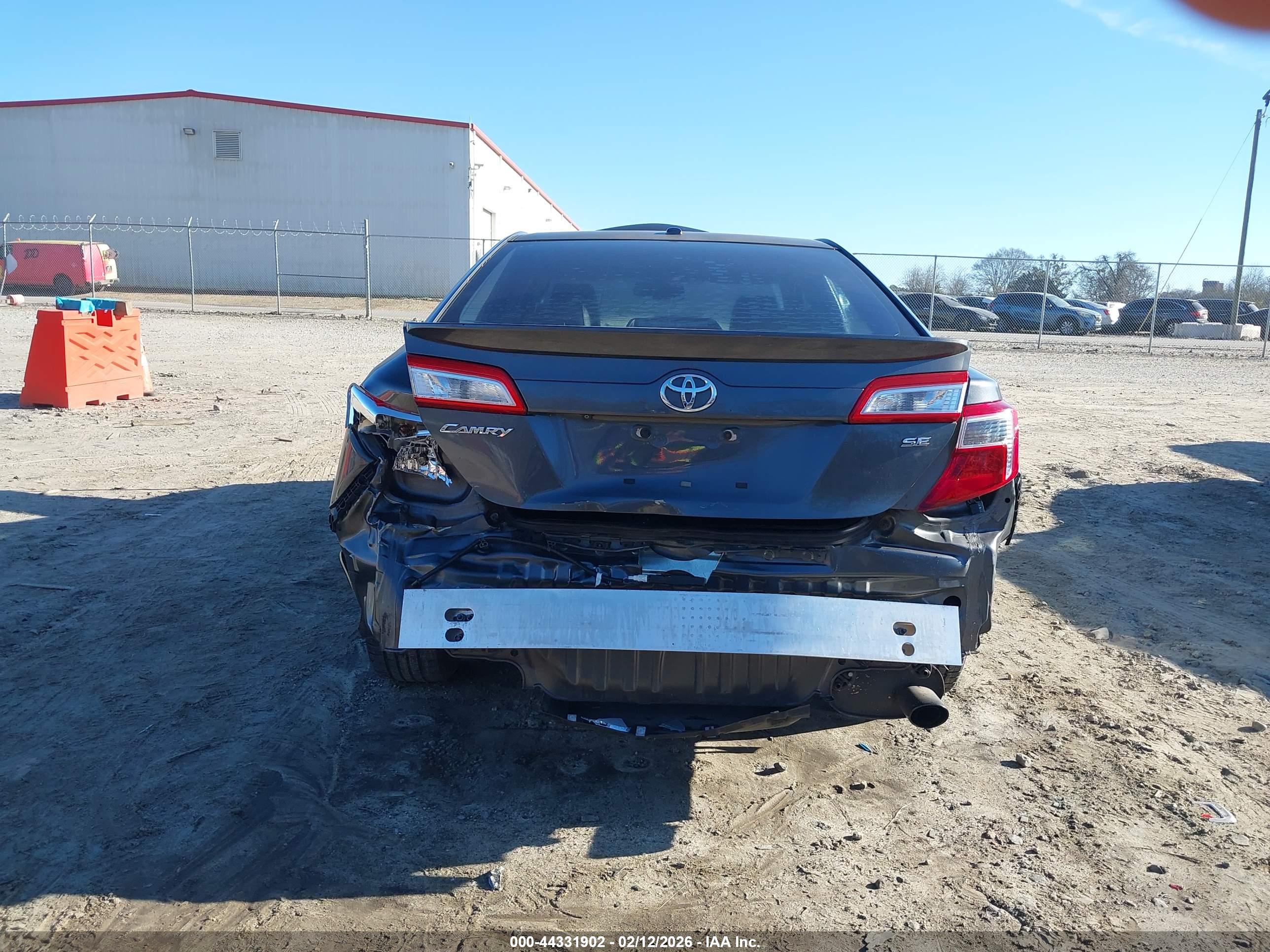 TOYOTA CAMRY image 6